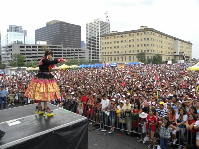 Presentación de la popular Chola Chabuca en una edición anterior del Festival Peruano de Nueva Jersey.