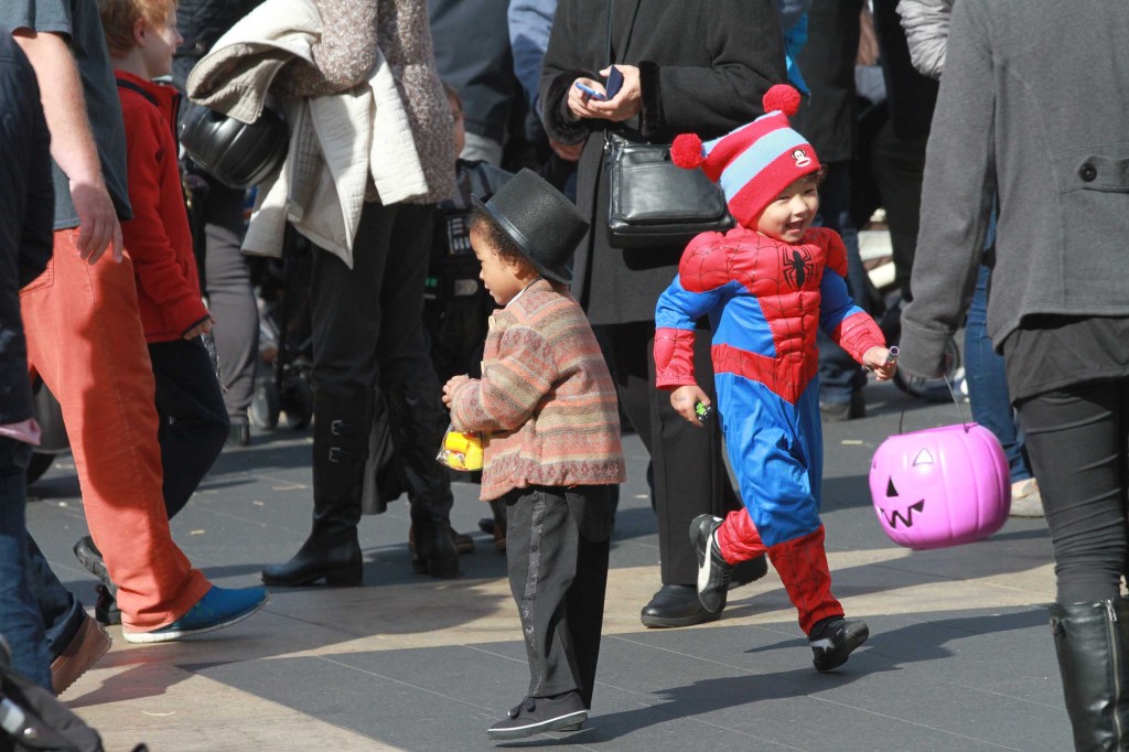 Cierre de calles por desfiles de Halloween en NYC (fotos)