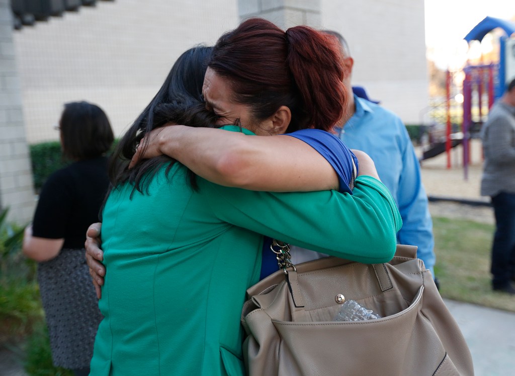 ‘Estoy bien. Por Favor, recen’. Hablan sobrevivientes de masacre en San Bernardino