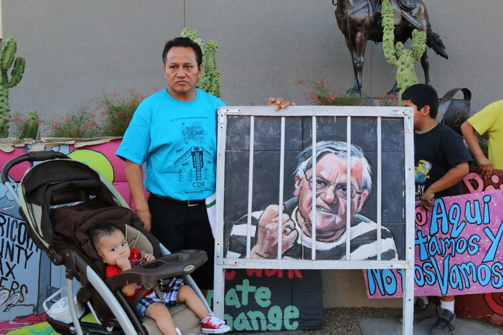 Activistas presionan para que alguacil Joe Arpaio reciba “castigo” por acosar a inmigrantes