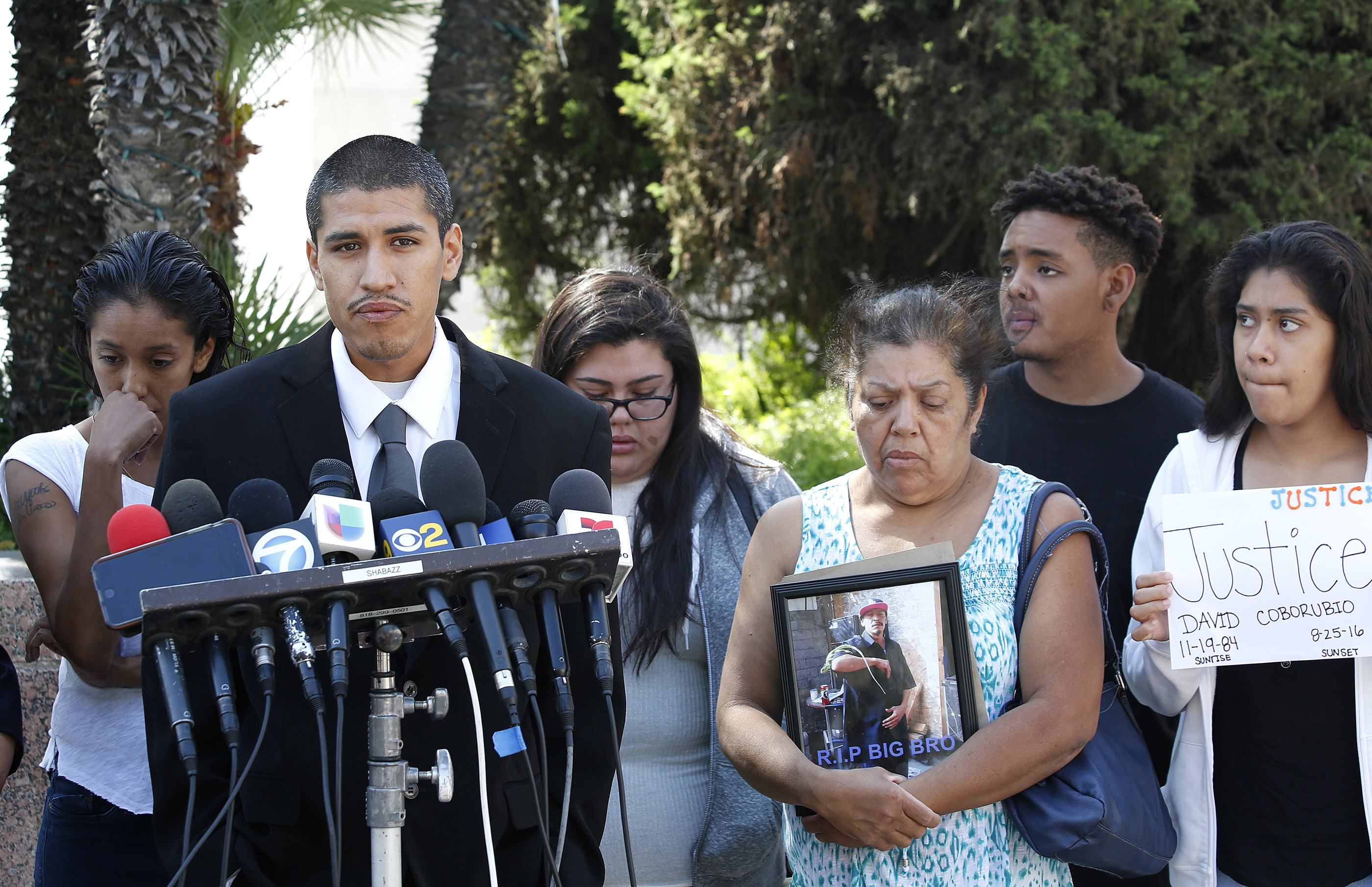 09/01/16/ LOS ANGELES/Marciano Coborubio, brother of David Coborubio, joined by family members and attorney Jaime Segall-Gutierrez, hold a news conference in front of the Kenneth Hahn Hall of Administration, shortly before filing a claim for damages against the Los Angeles County Sheriff's Department, contending Coborubio was ``brutally murdered'' earlier this year during a search of his family's home conducted by theÊFBIÊand sheriff's deputies. (Photo by Aurelia Ventura/ La Opinion)