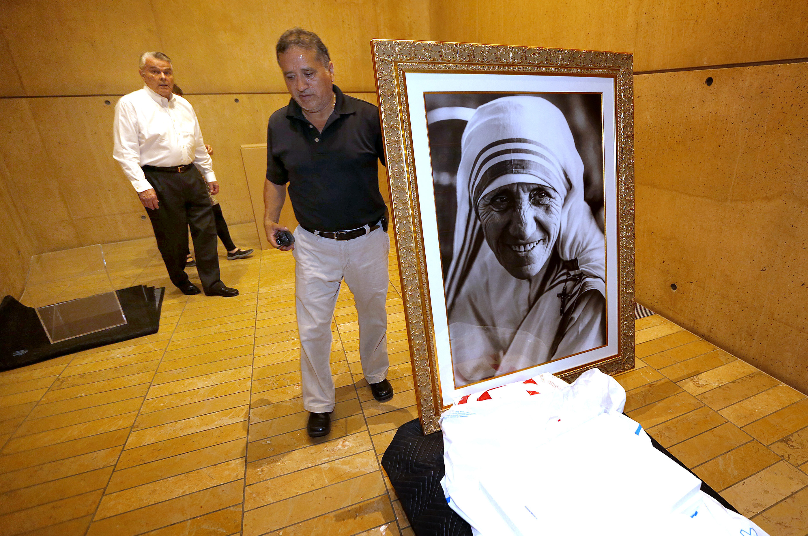 La capilla instalada en la Catedral de Nuestra Señora de Los Ángeles contará con una fotografía de la Madre Teresa y una reliquia suya. (Aurelia Ventura/ La Opinion)