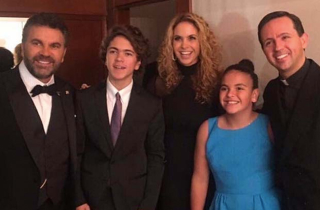 Mijares y Lucero con sus hijos