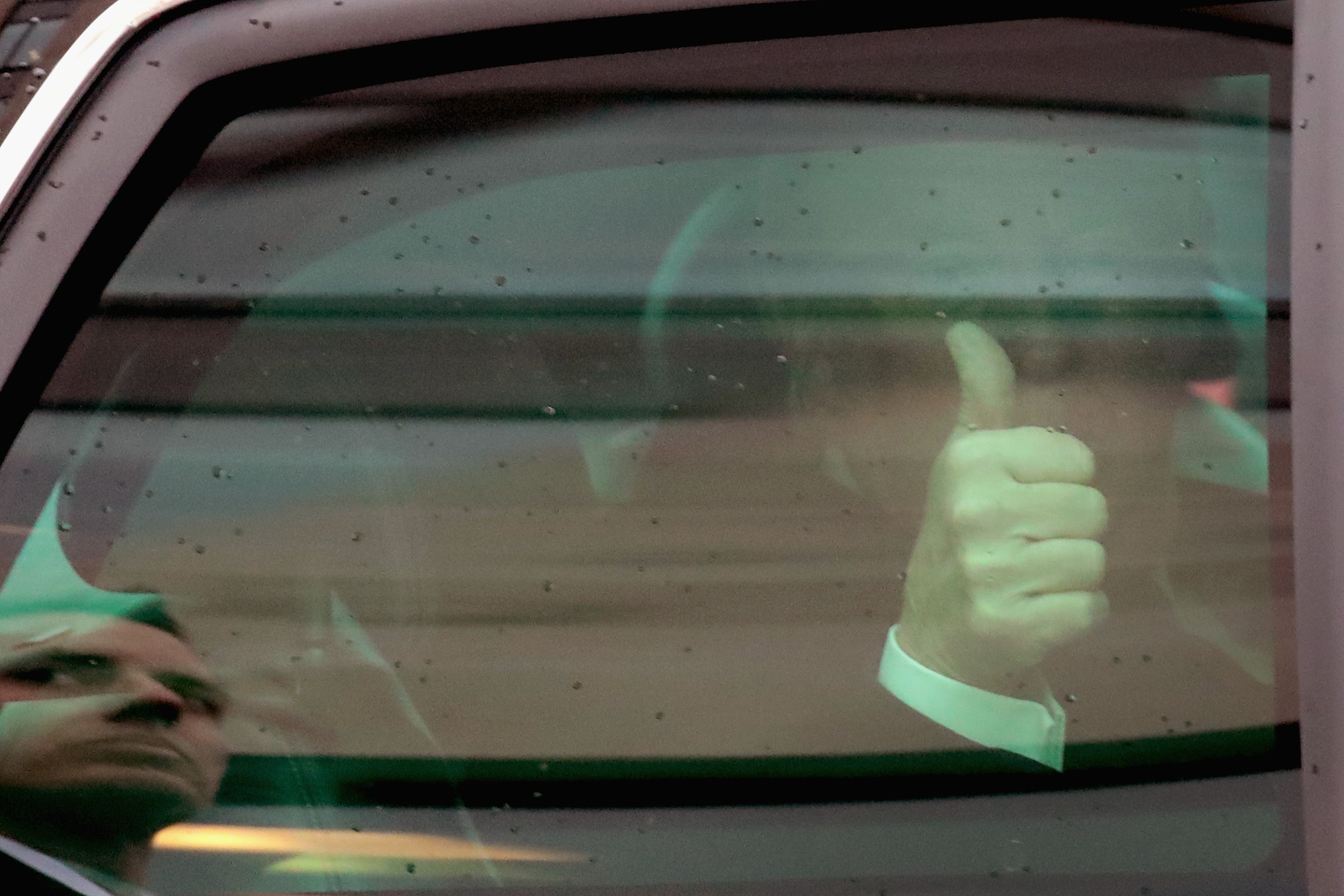 El nuevo mandatario estuvo en su auto prácticamente todo el recorrido hacia la Casa Blanca. FOTO: SCOTT OLSON / GETTY IMAGES 