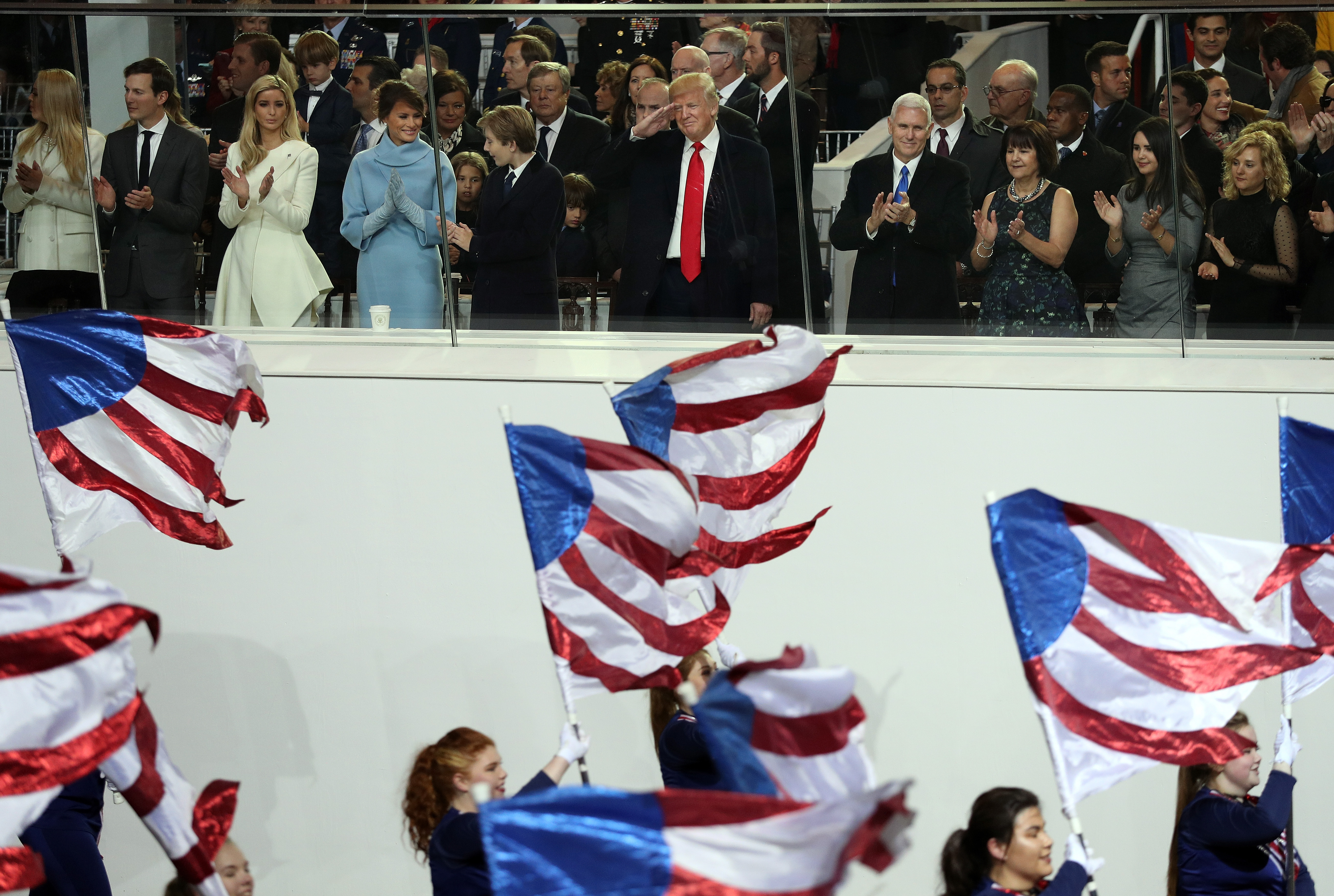 Además del presidente, el vicepresidente Mike Pence (derecha) y su esposa presenciaron la celebración. FOTO: PATRICK SMITH / GETTY IMAGES