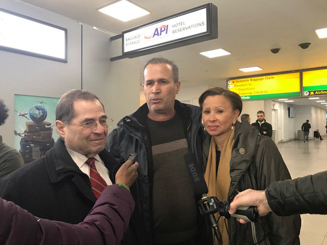 La representante Nydia Velázquez junto a Hameed Khalid Darweesh