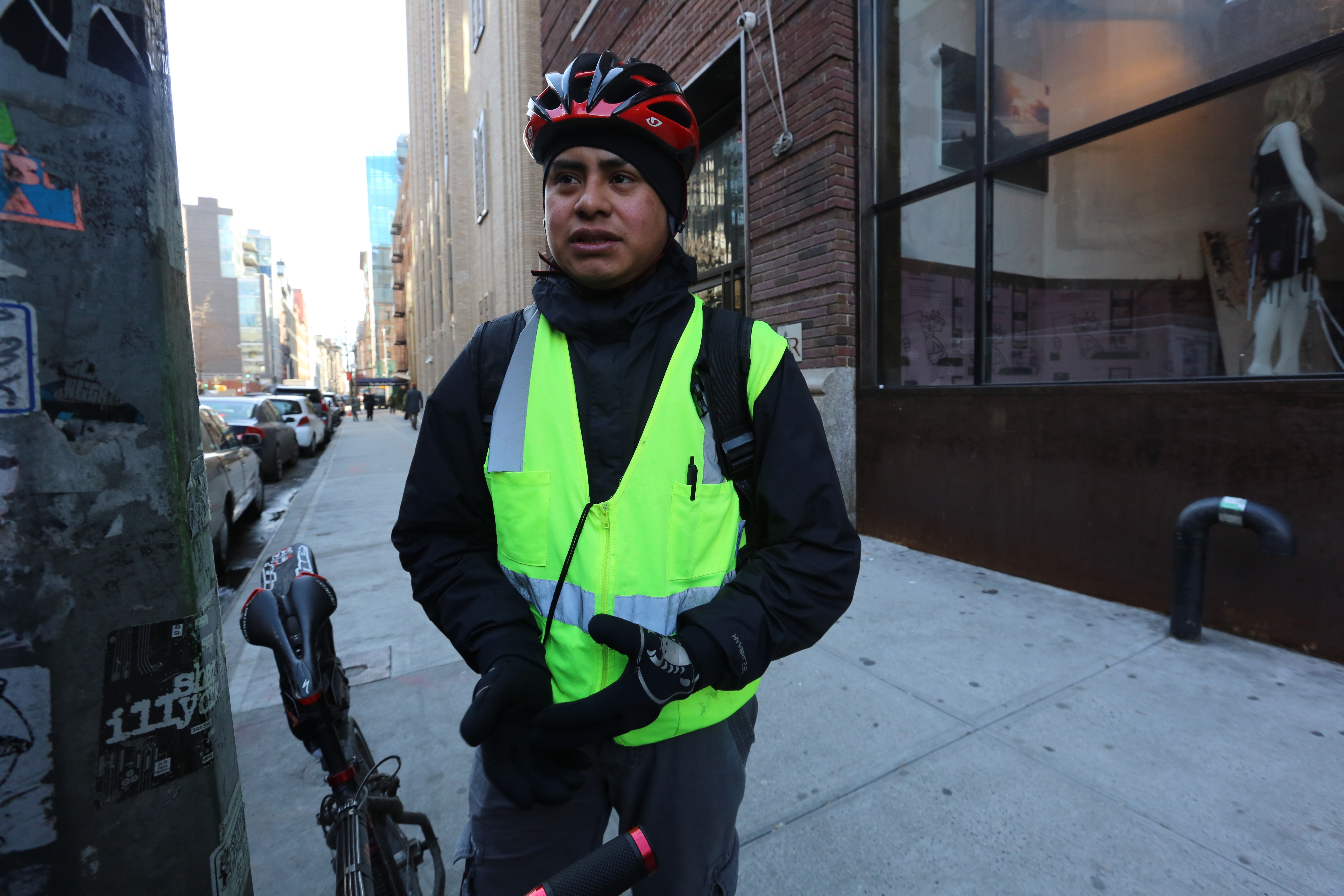 Trabajador de deliveries, Victor Gallardo. Un Dia Sin Inmigrantes.