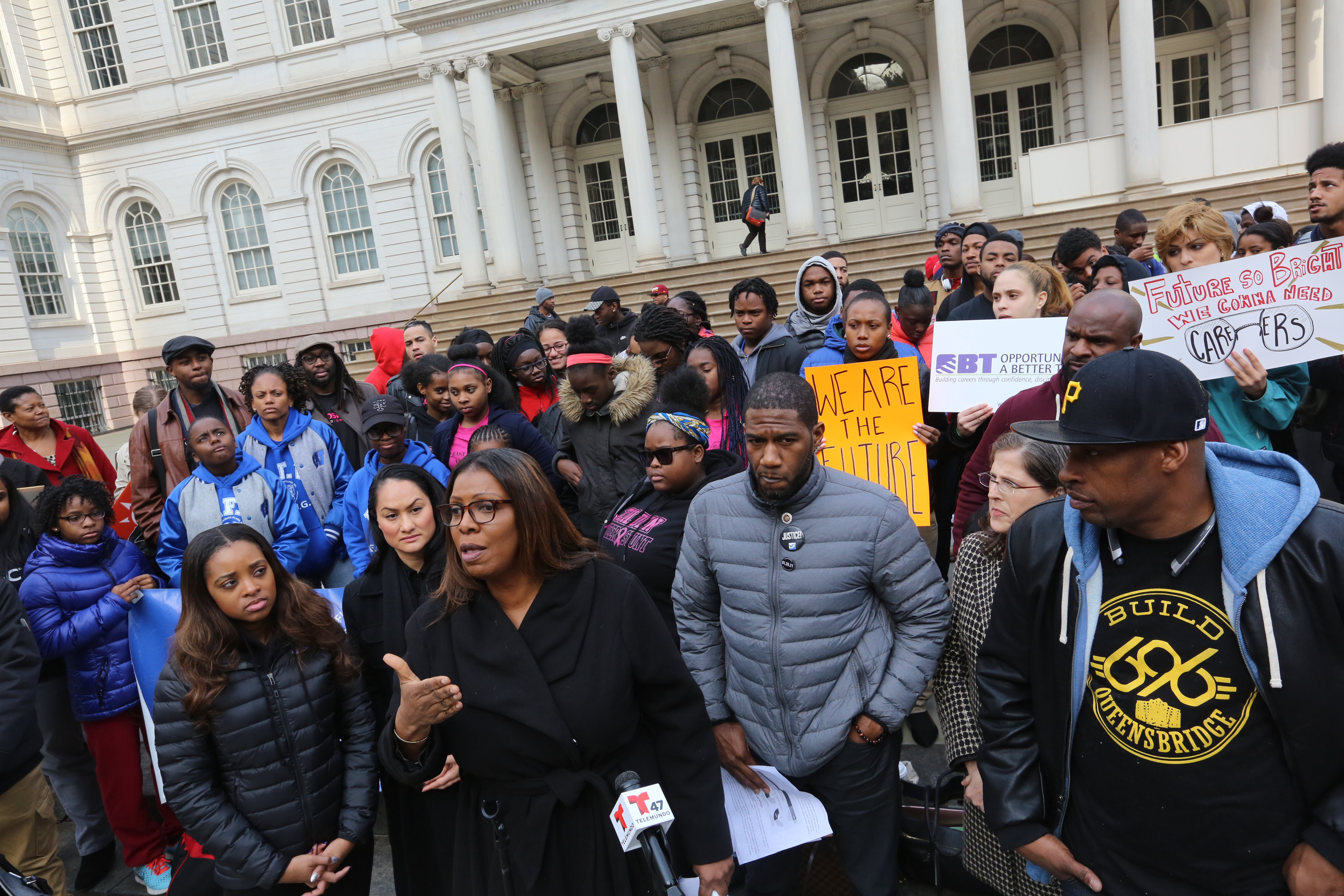 Defensora del Pueblo Letitia James y concejal Jumaane Williams piden al Alcalde de Blasio mas dinero para empleo juvenil en Nueva York.