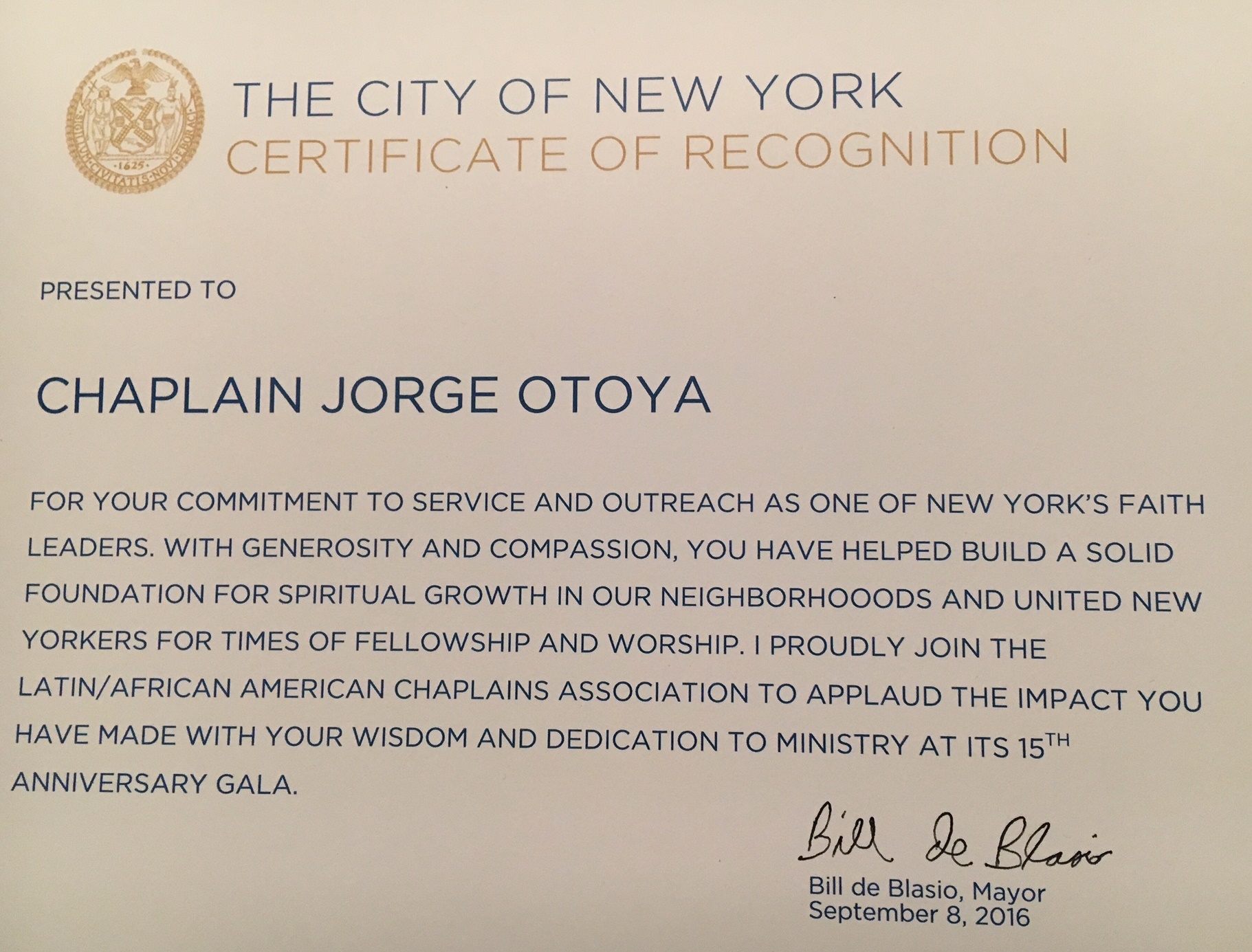 El gobierno de Nueva York ha reconocido a Jorge Otoya por su labor como capellán.