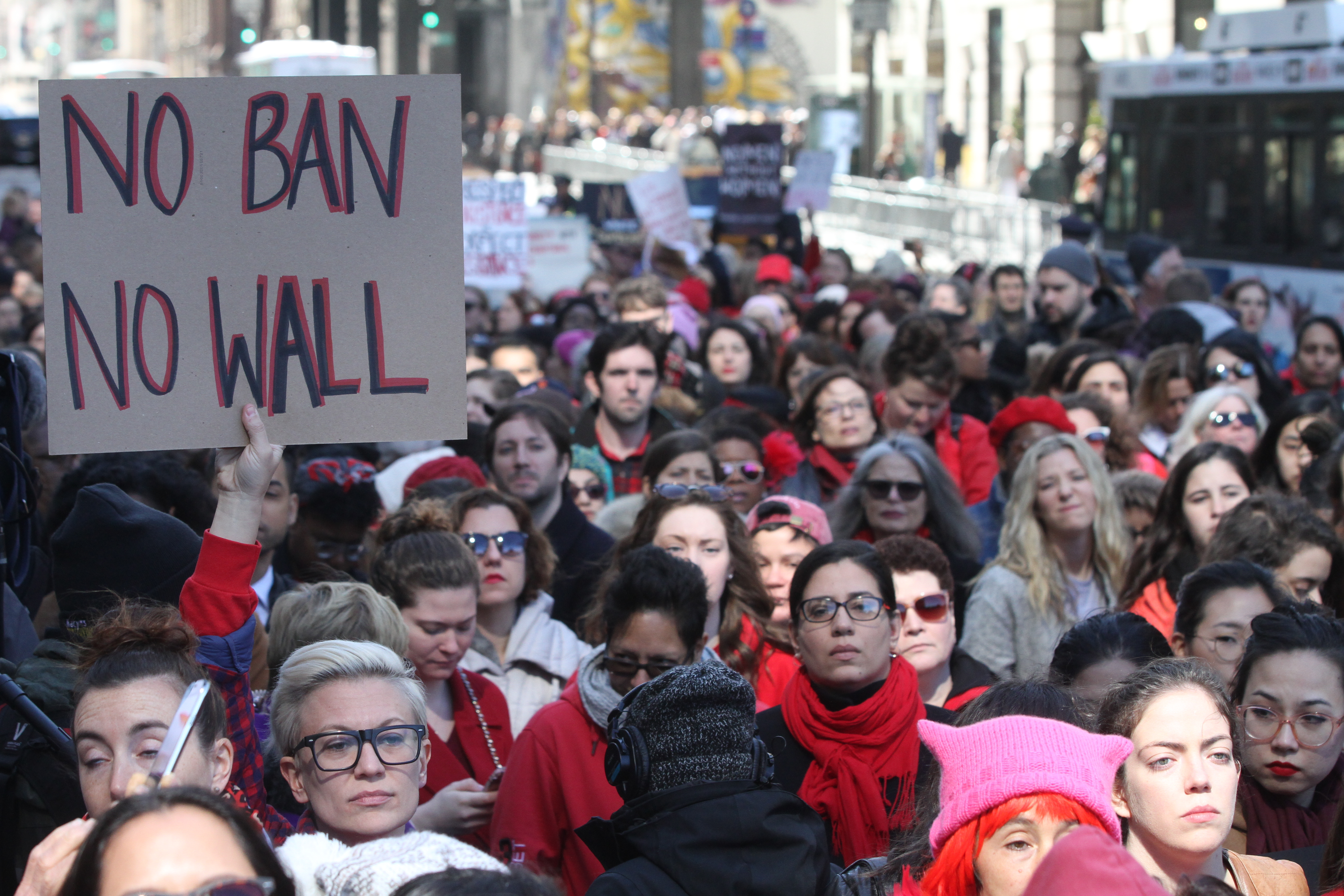 Protesta de "Un Dia sin Mujeres" donde miles de mujeres marcharon en Midtown Manhattan y la organizadora de La Marcha de Washington Carmen Perez fue arrestada en frente de Trump International Hotel.