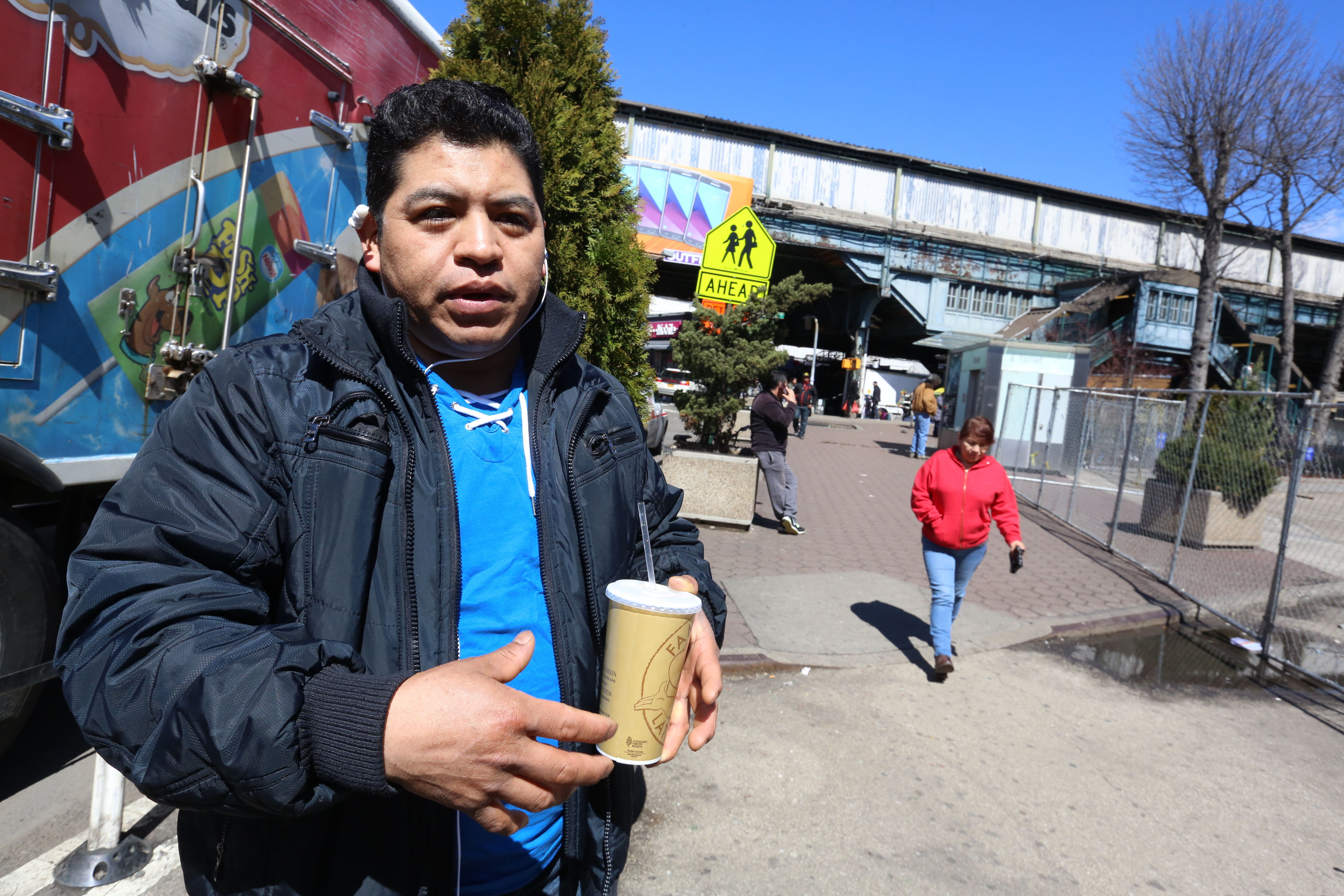 William Perez, residente de Corona, Queens opina sobre el presupuesto participativo.