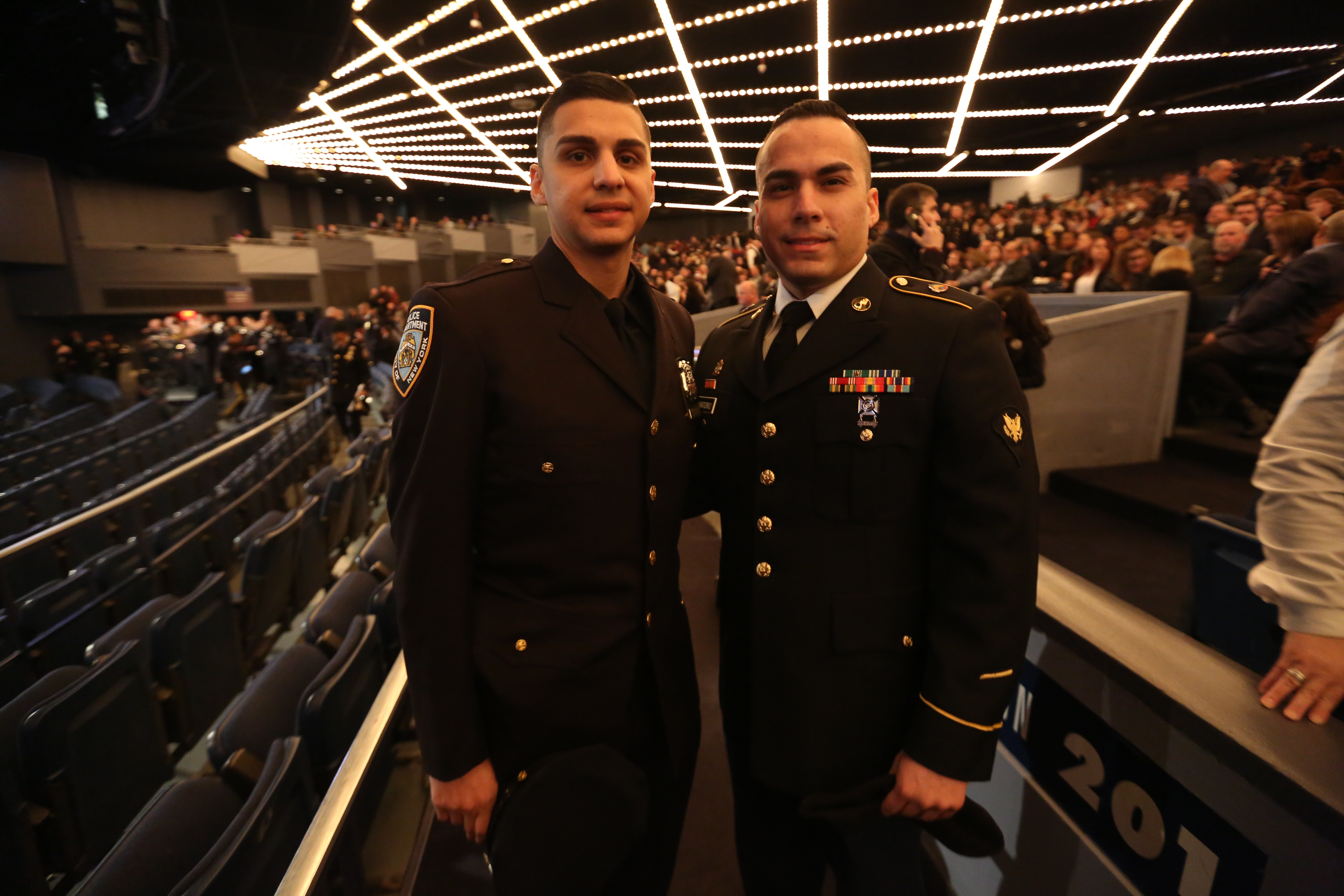 Matias Sartorio, que se graduo de la policia con su hermano Leonardo de Army. Ceremonia de Graduacion del NYPD en Madison Square Garden.