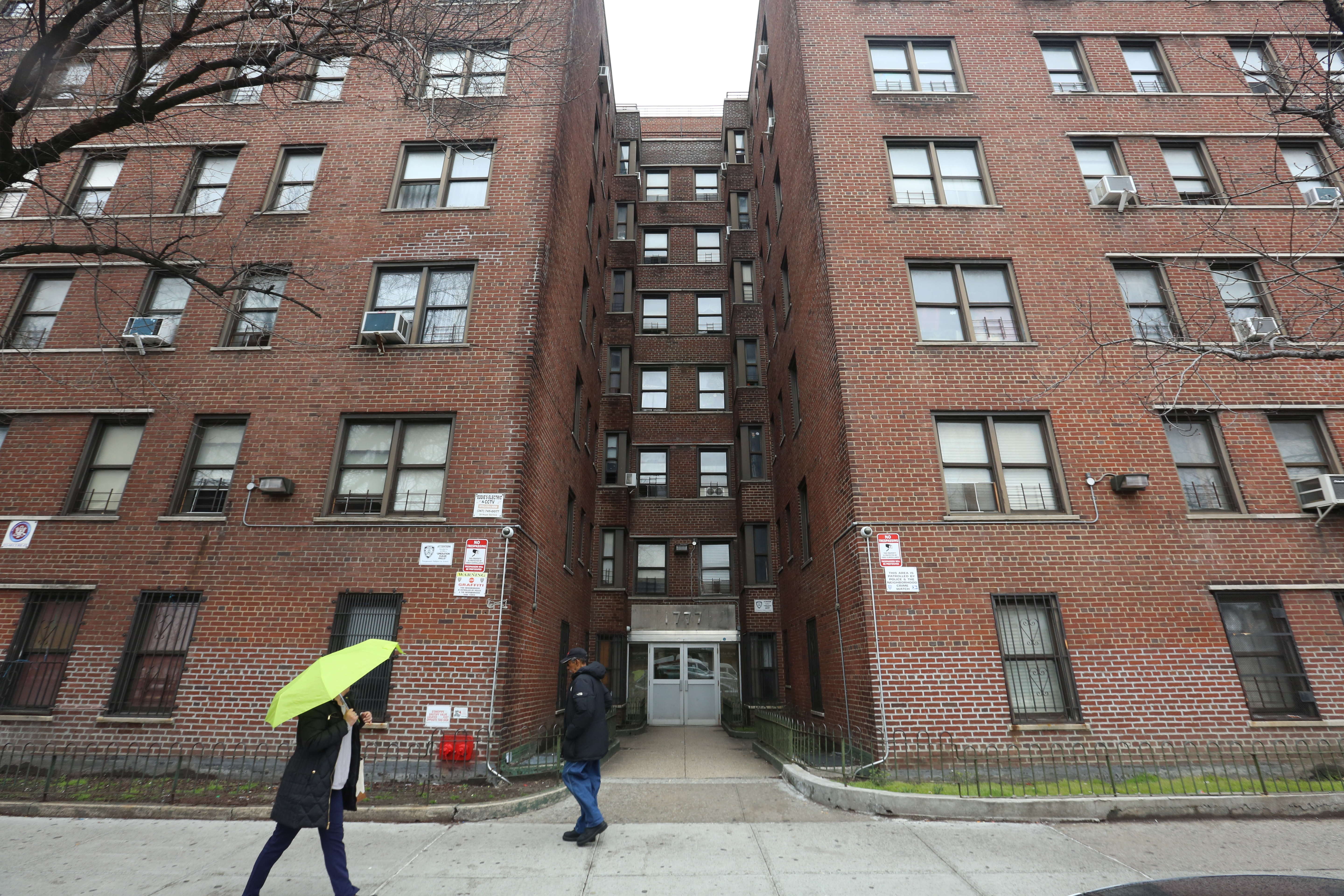 Inquilinos se quejan de no tener gas para cocinar desde Junio de 2016 en el edificio 1777 Grand Concouse de El Bronx.