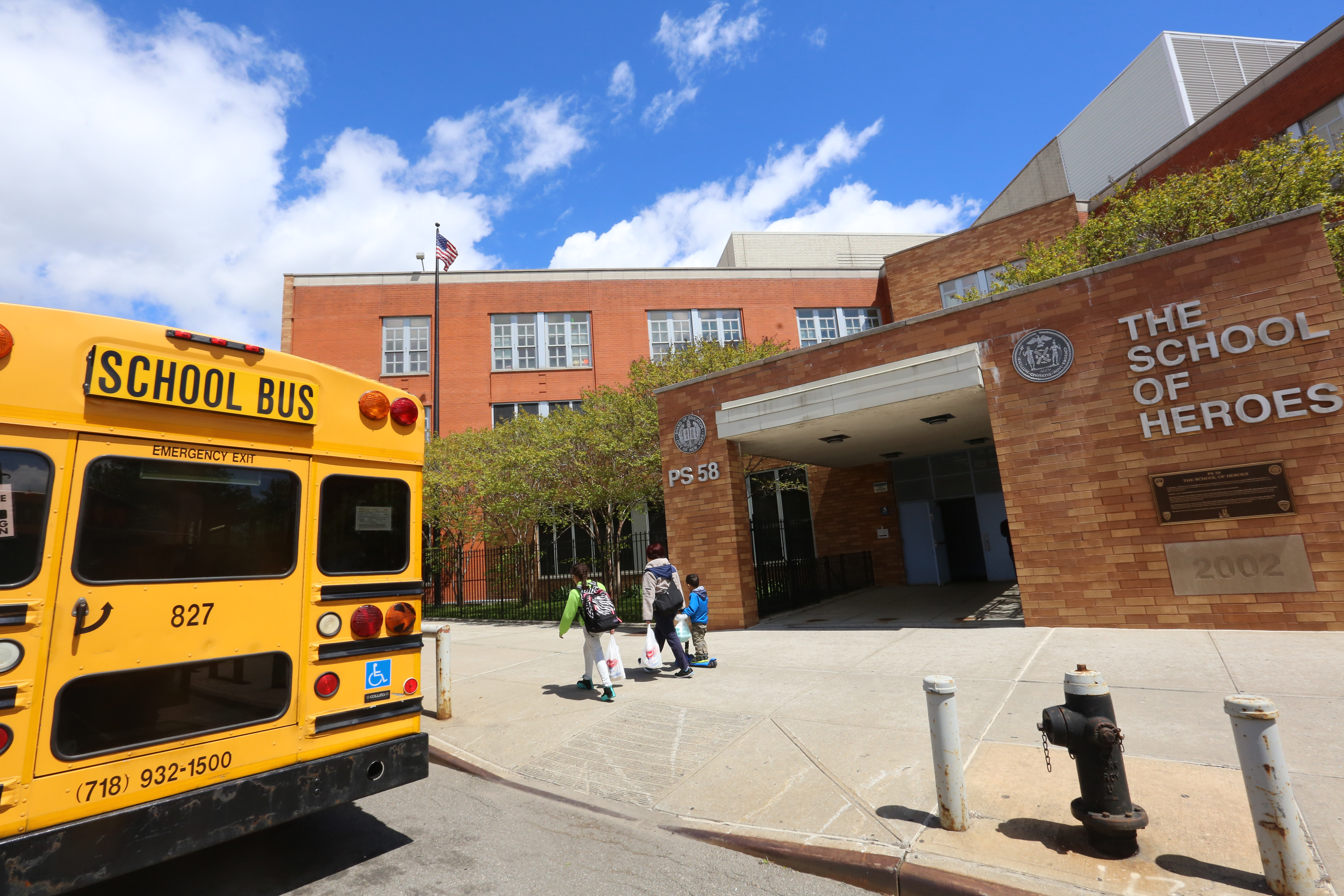 Escuela 58 en Queens, donde la semana pasada, agentes de los inmigracion se les denego la entrada para la busqueda de un estudiante de 4to. grado.