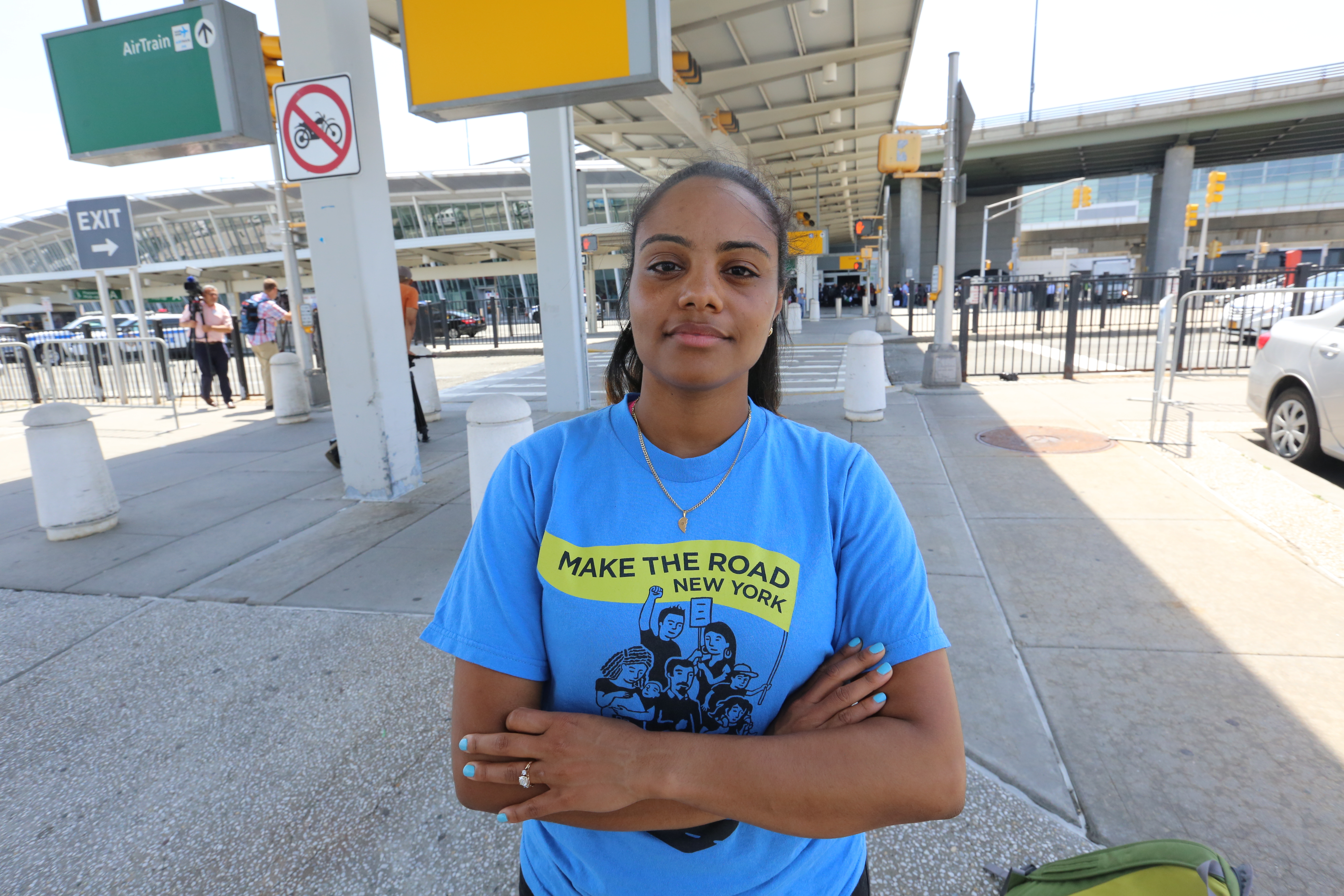 Yaritza Mendez. Varios grupos de ayuda a los inmigrantes en el aeropuerto de JFK, en el dia que sera implementado el veto de los musulmanes a los EEUU.