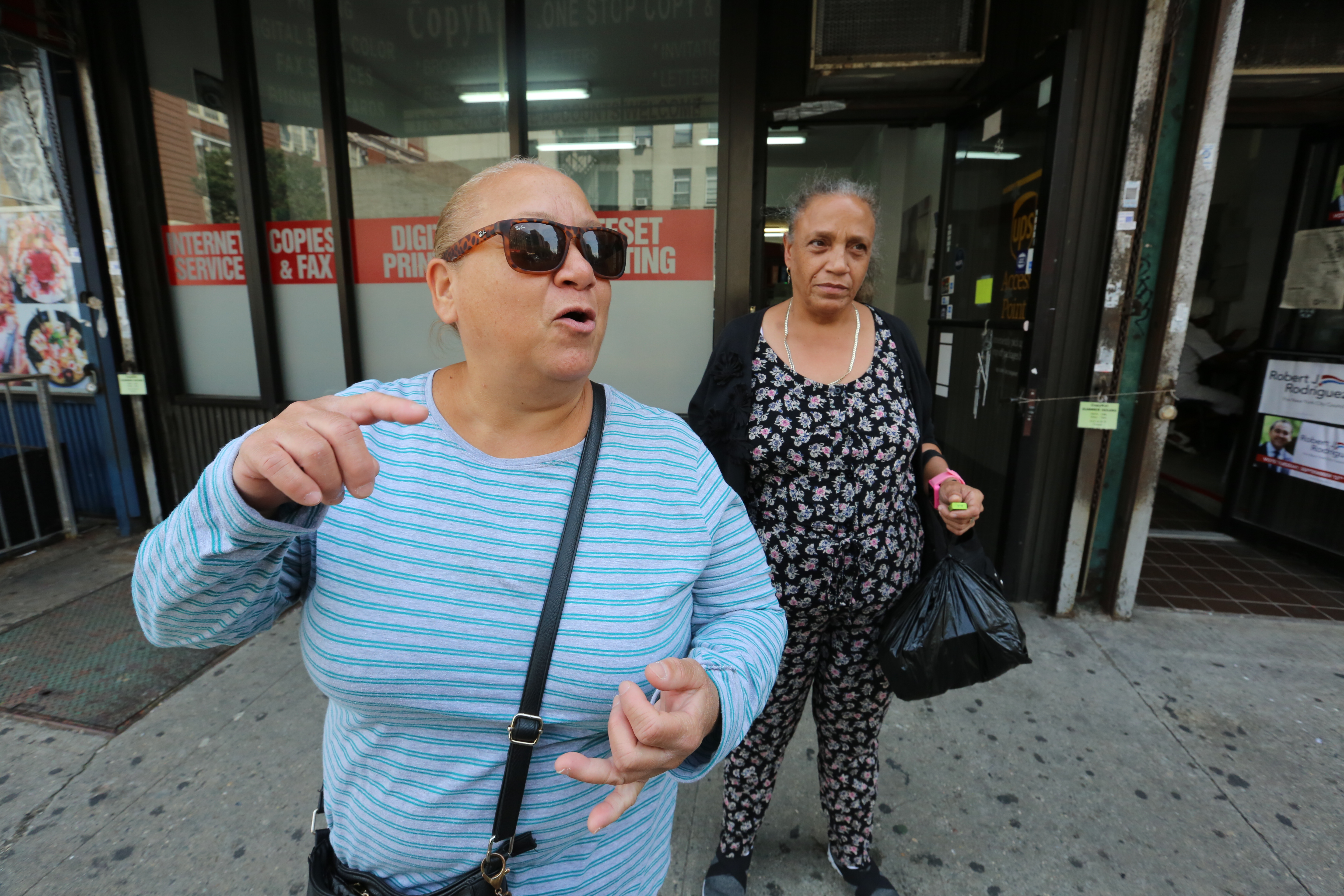 Ana y Lucy Torres. Los residentes de El Barrio hablan sobre las elecciones del nuevo concejal en el Districto 8.