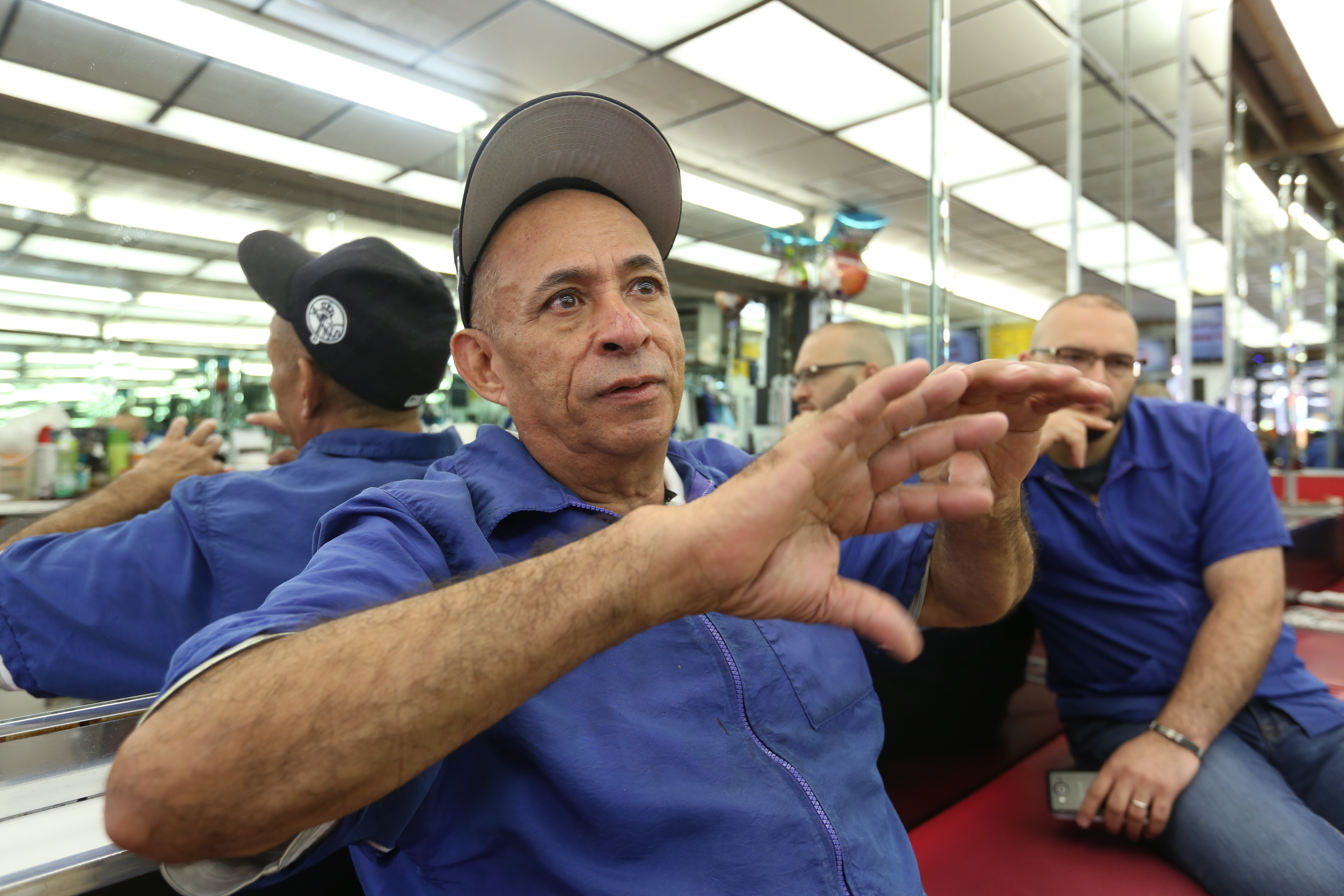 Gil Sanchez. Los residentes de El Barrio hablan sobre las elecciones del nuevo concejal en el Districto 8.