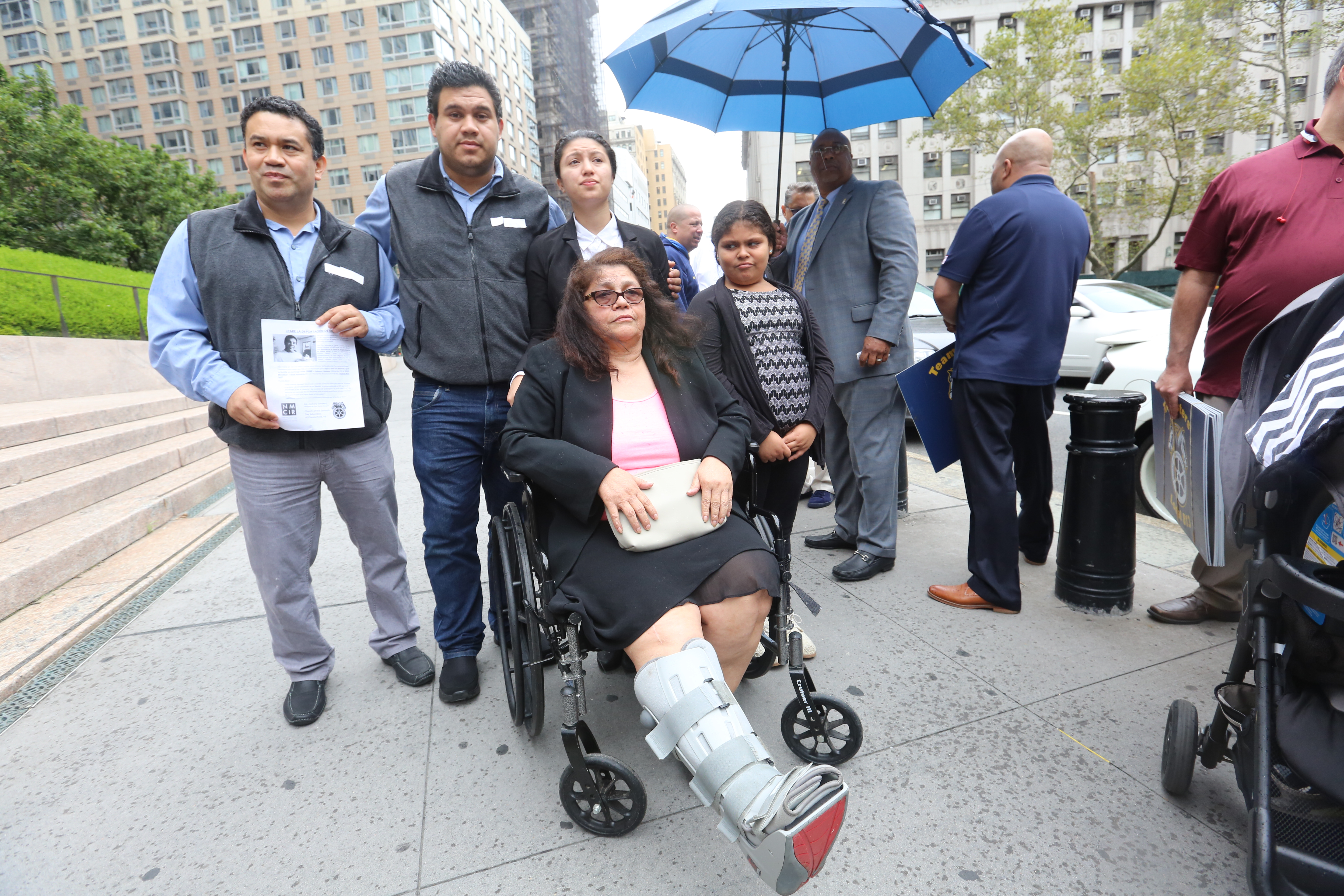 Familia de Eber Garcia Vazquez, Maria Chavez, su esposa e hijos piden que ICE no lo deporte.