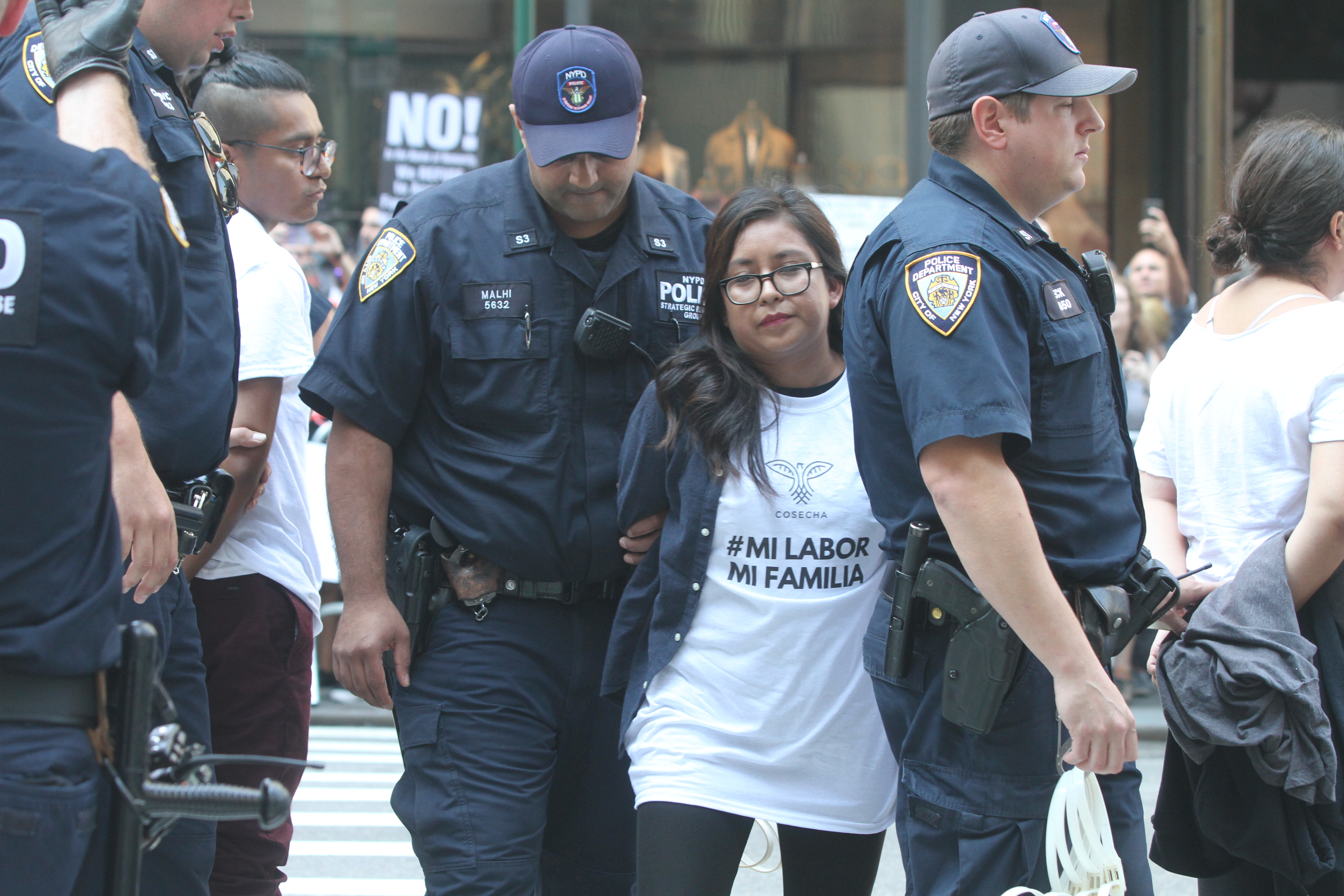 Protesta por DACA al frente de la residencia de Trump tuvo una decena de arrestos.