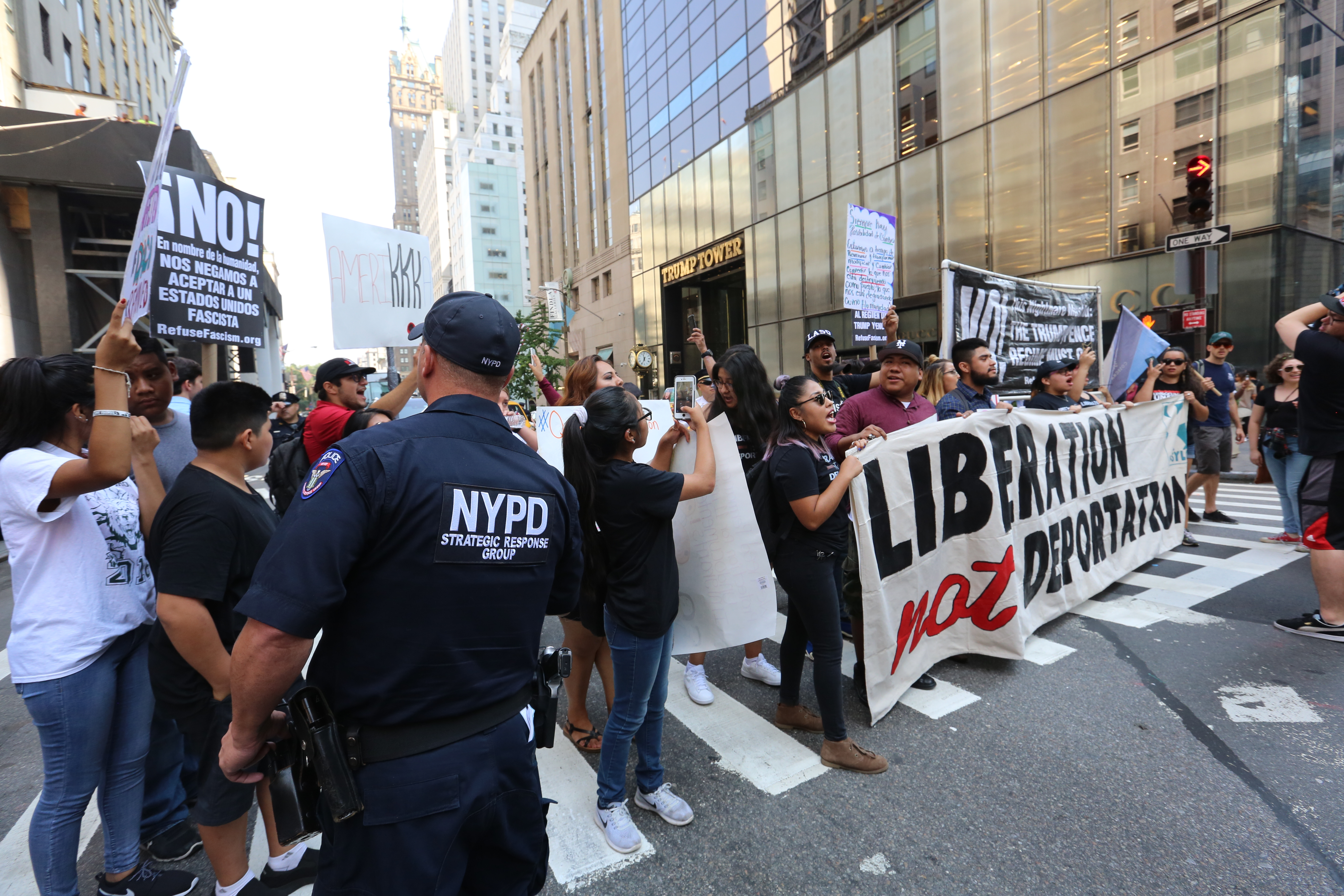 Protesta por DACA al frente de la residencia de Trump tuvo una decena de arrestos.