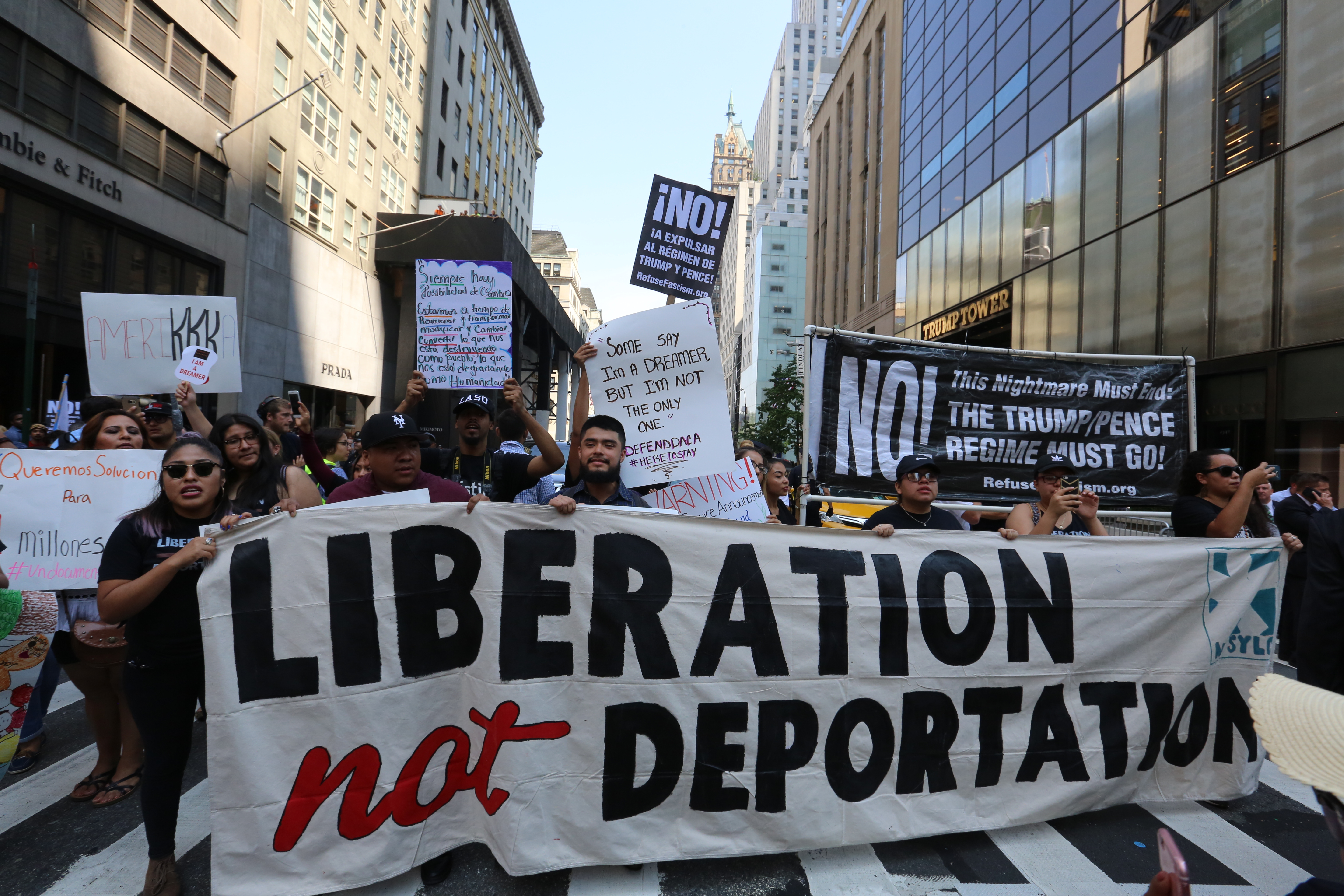 Protesta por DACA al frente de la residencia de Trump tuvo una decena de arrestos.