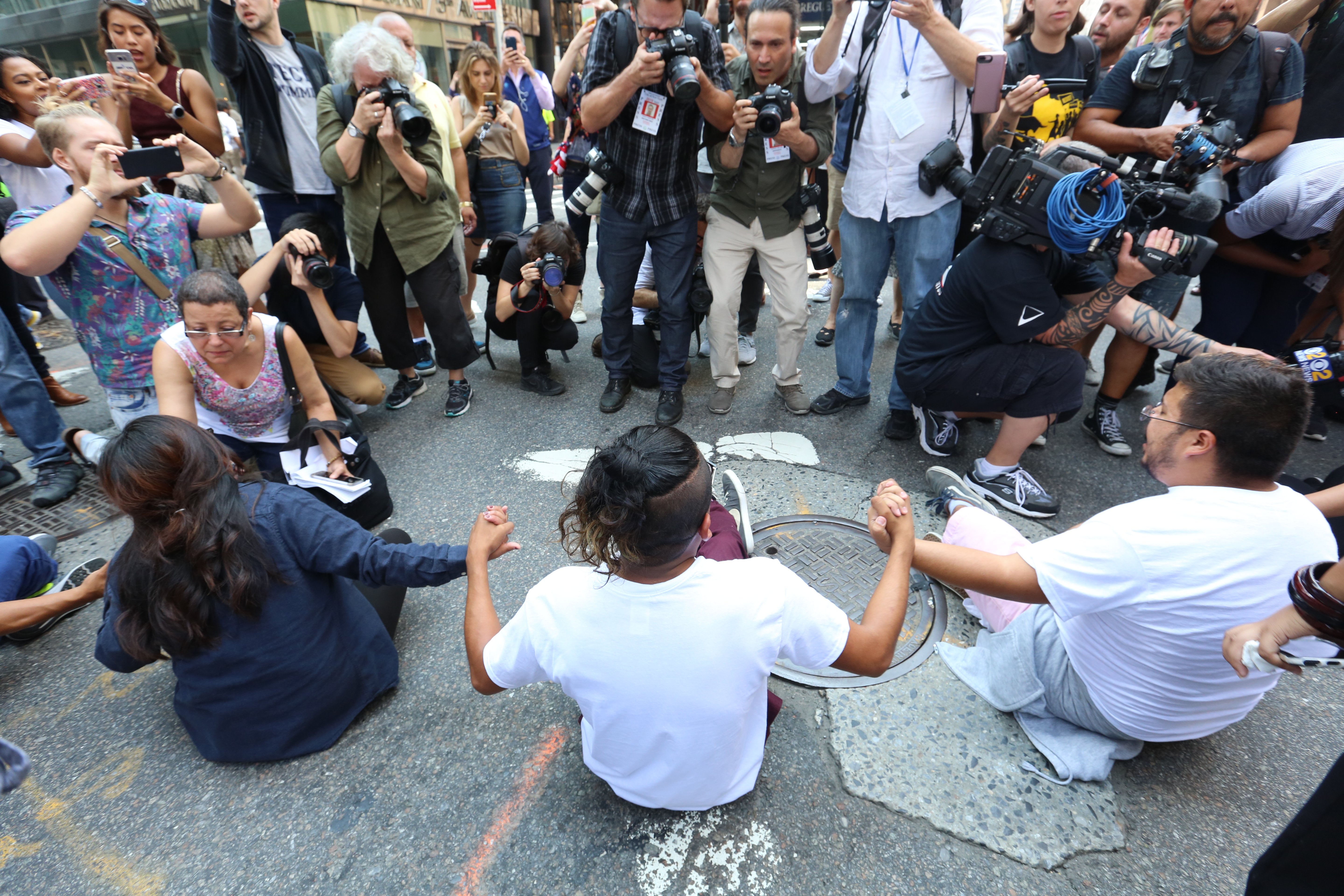 Protesta por DACA al frente de la residencia de Trump tuvo una decena de arrestos.