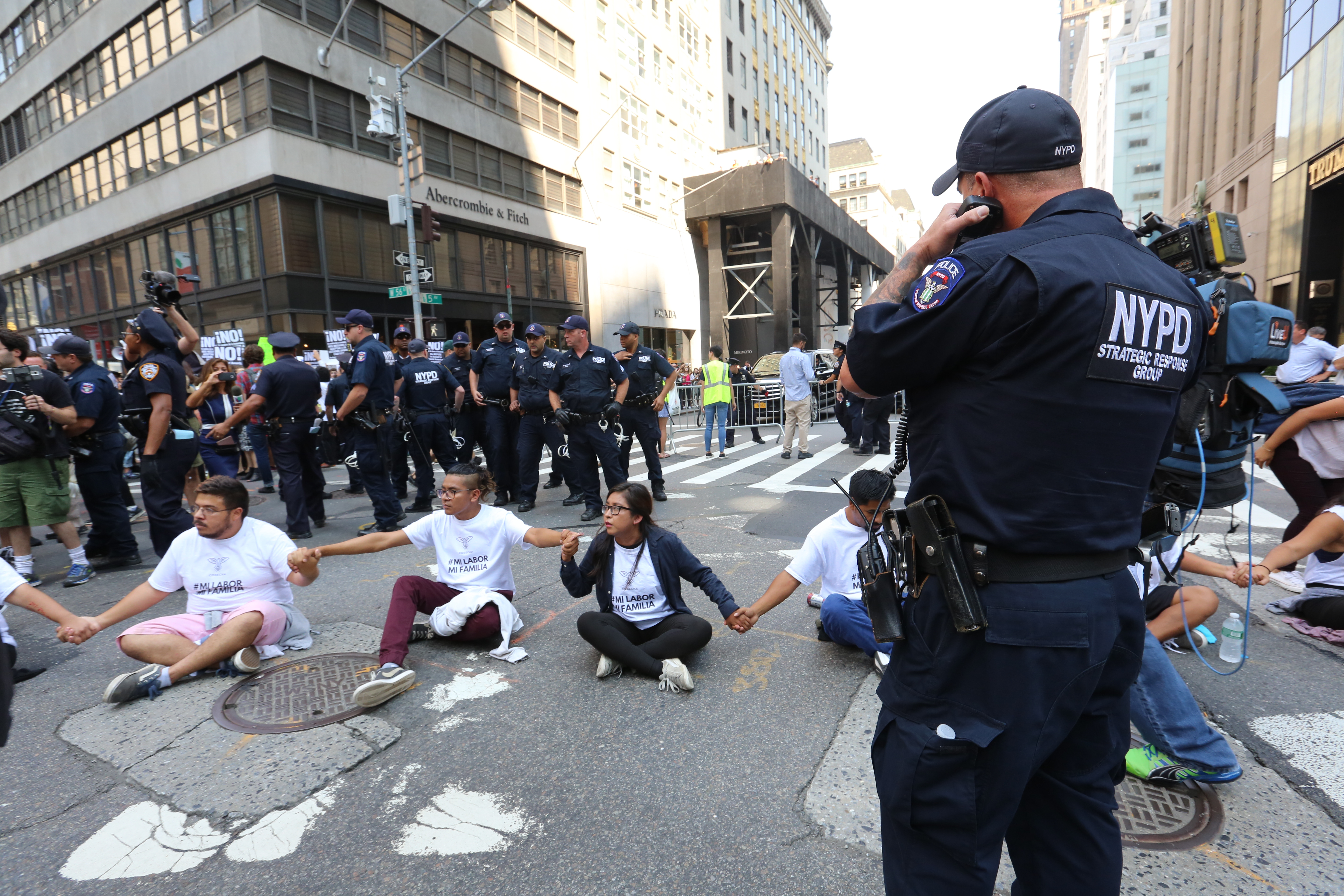 Protesta por DACA al frente de la residencia de Trump tuvo una decena de arrestos.