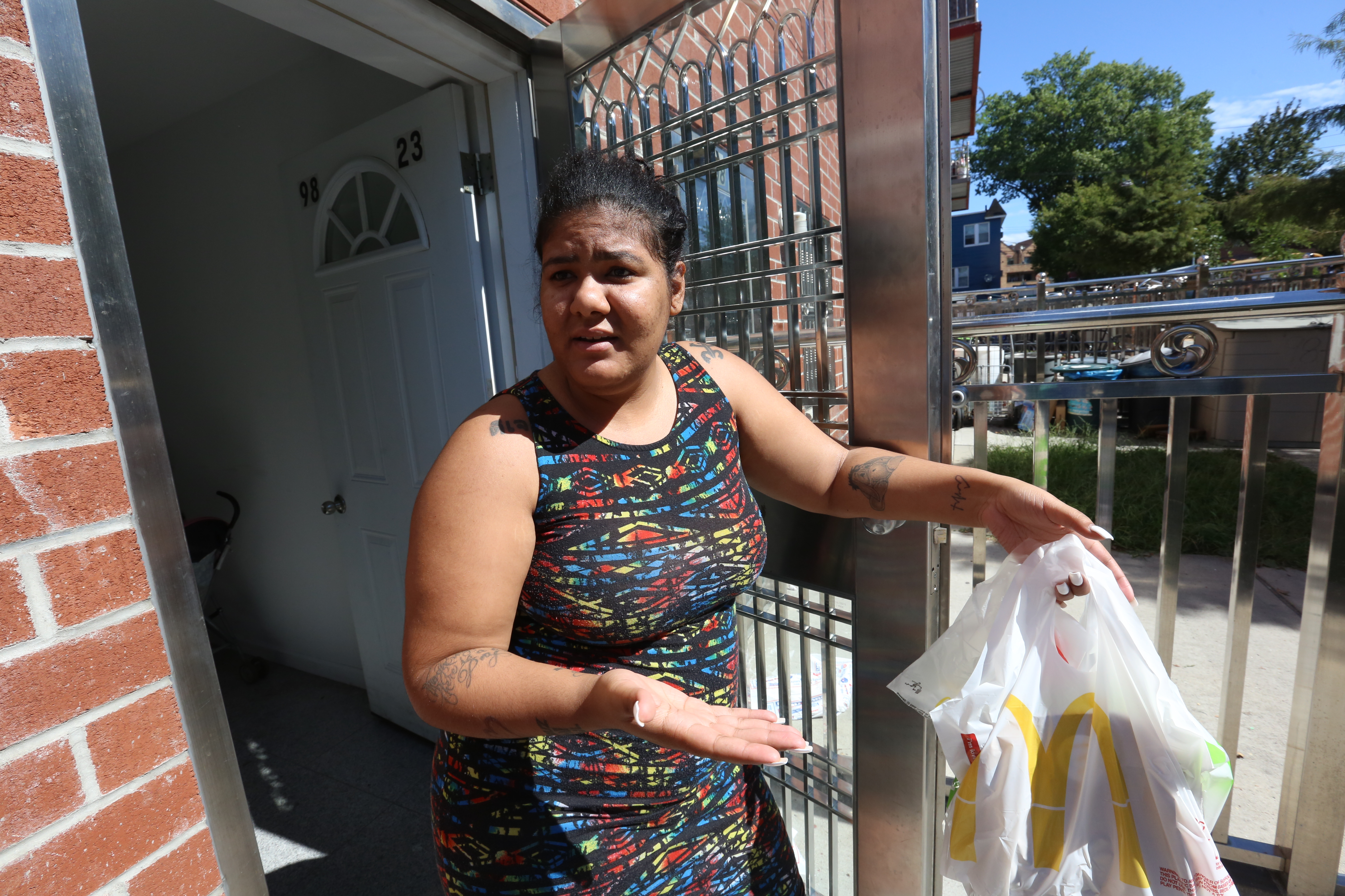 Deyaniris Mote, vecina de Juan Chonillo en Queens. Inmigrante de Ecuador, Juan Chonillo fallecio al caer del piso 29 en la contruccion de Main Lane en Manhattan.