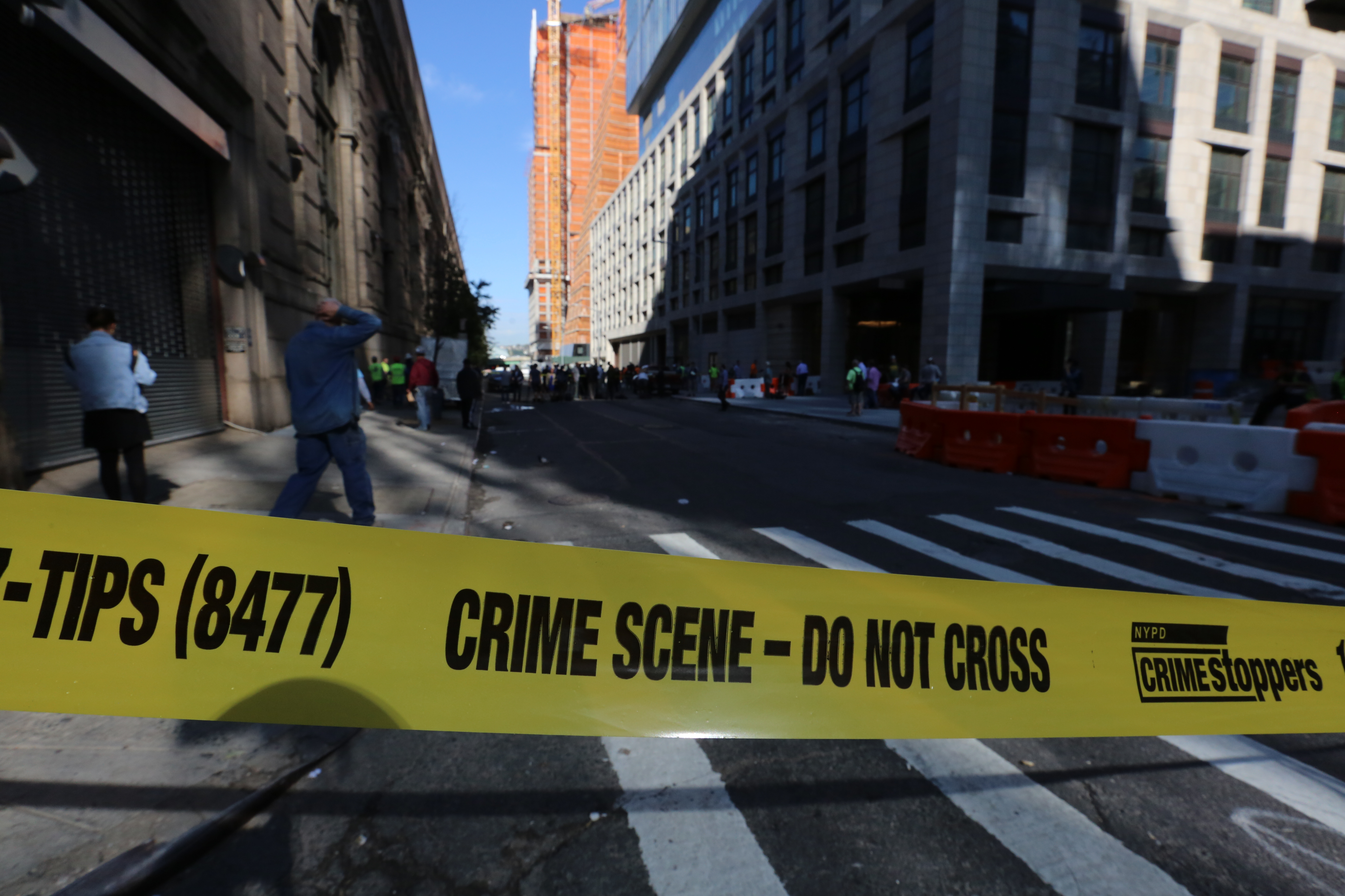 Capataz de una obra de construccion muere de un balazo por un empleado despedido hace dos dias en la Calle Oeste 59 y la Avenida 12 en Manhattan