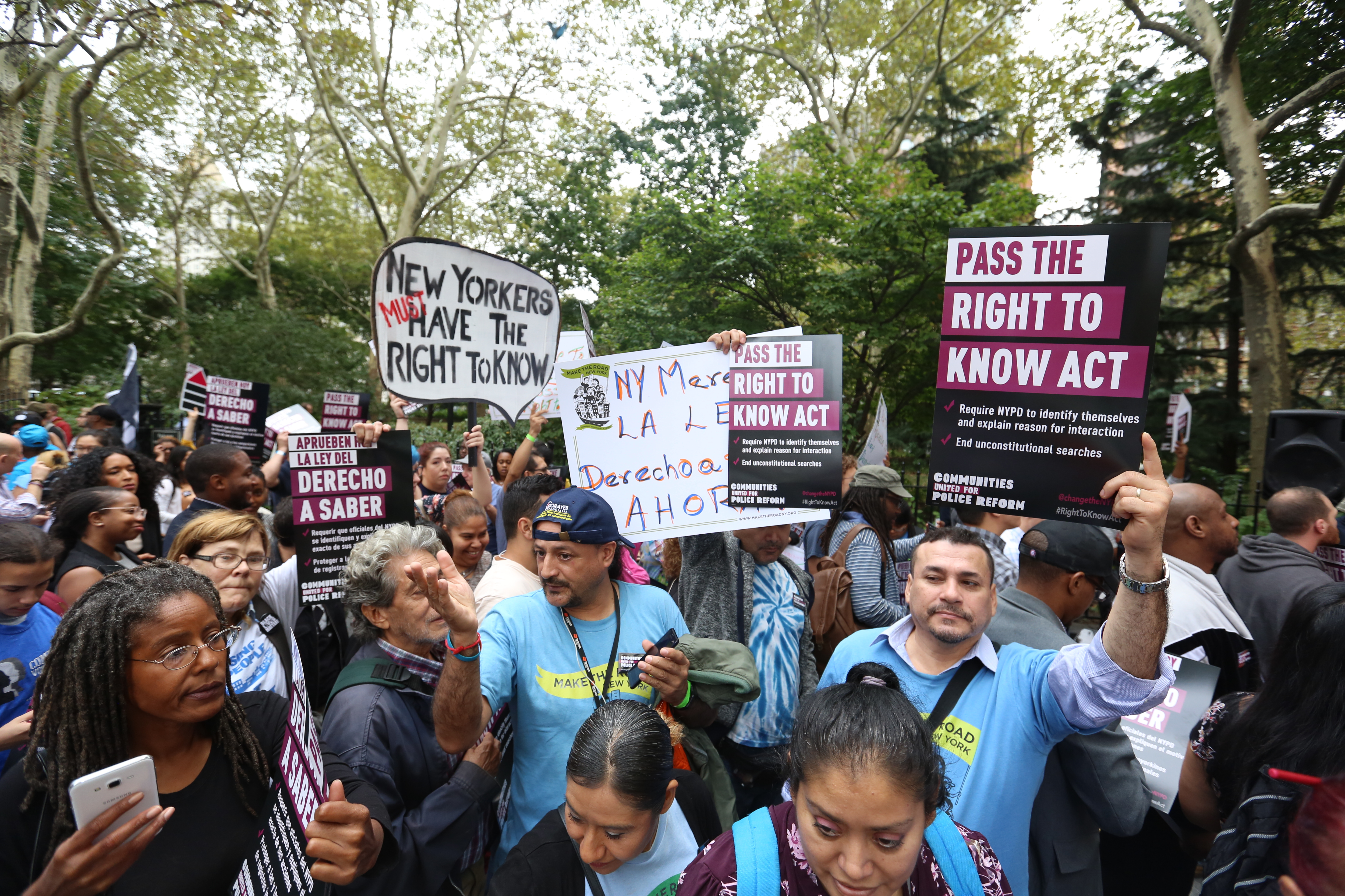 Rally en frente de City Hall para que pasen la ley "Derecho de Saber" en Manhattan.