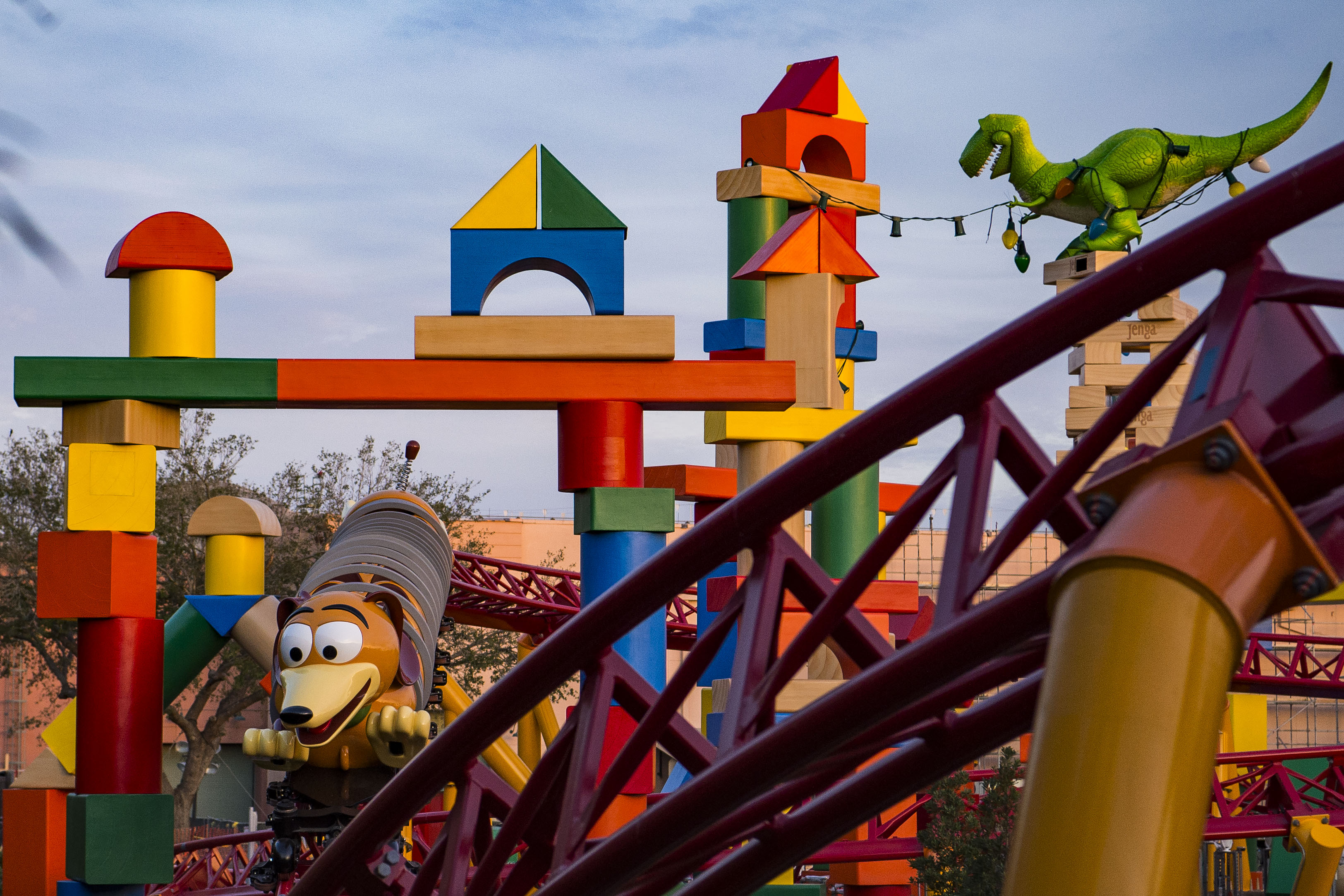 La montaña rusa de Slinky Dog.