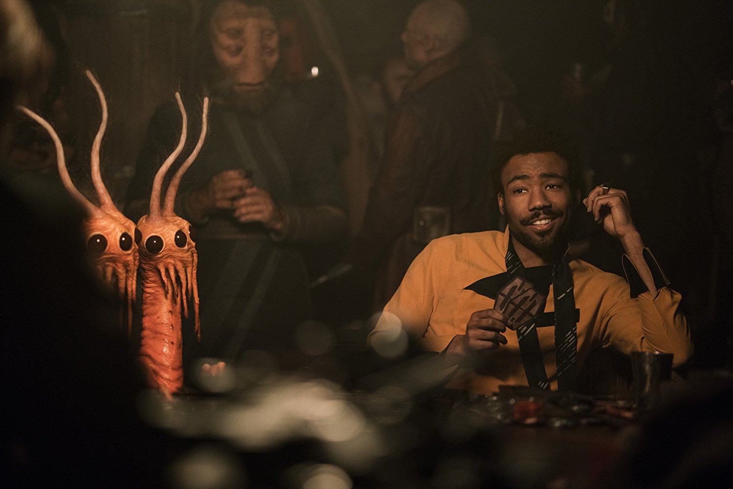 Donald Glover interpreta a Lando Calrissian.