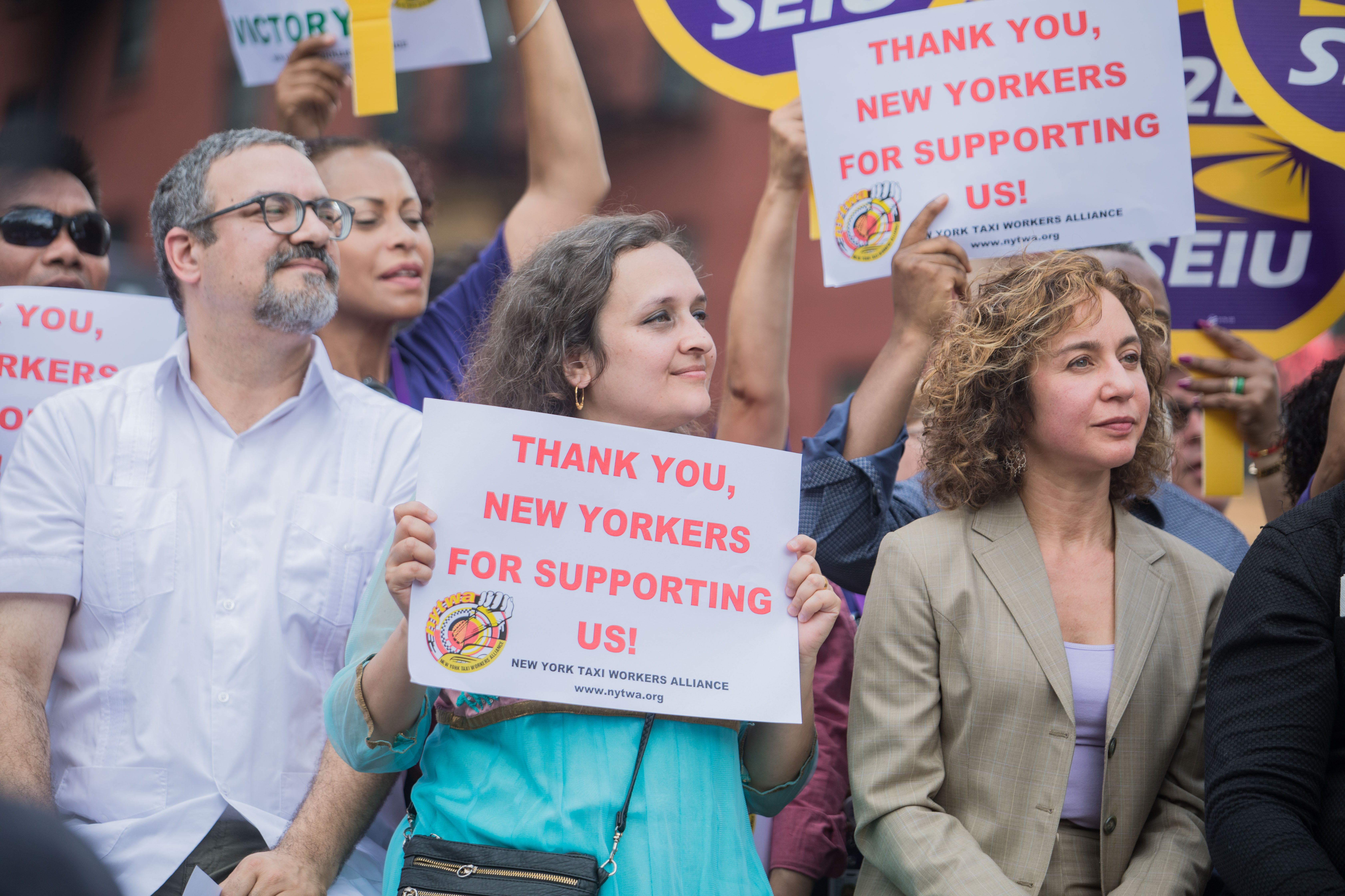 Miembros de la Alianza de trabajadores del Taxi en Nueva York celebraron la medida.