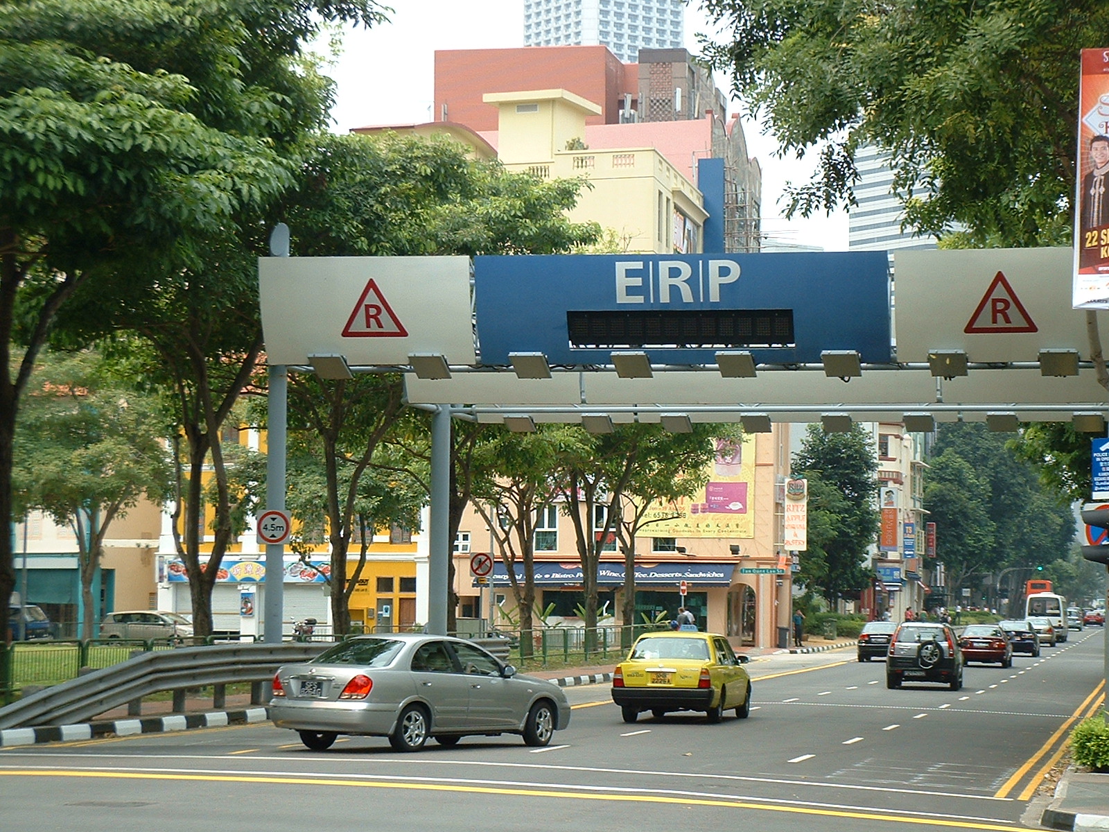 Ejemplo de peaje urbano instalado en Singapur para recaudar tarifa de congestión.