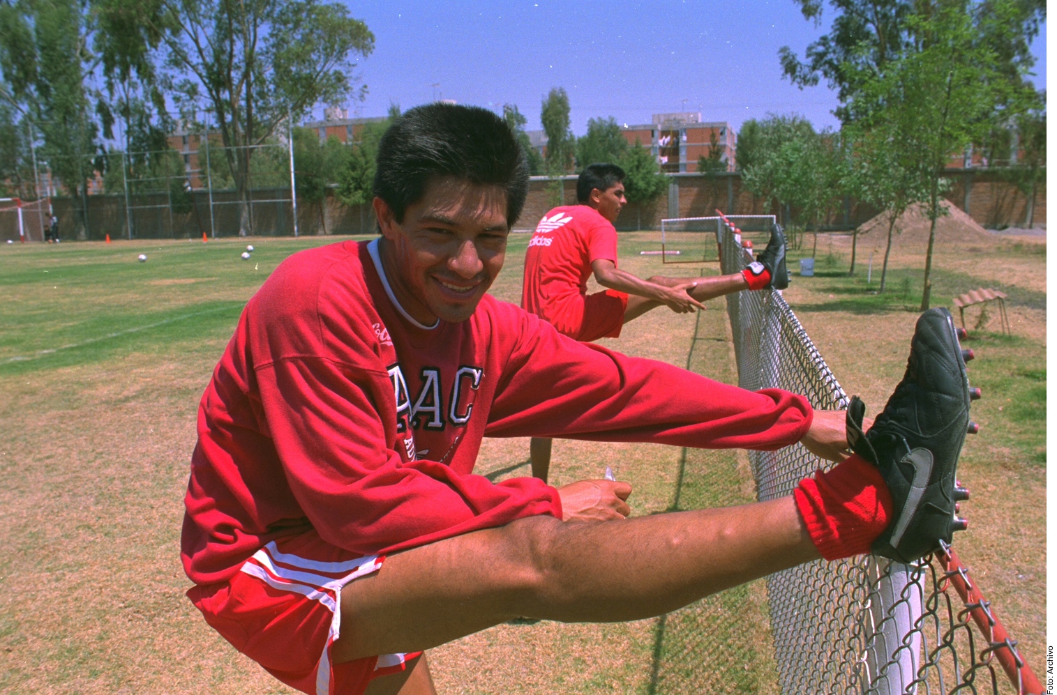 Ambriz jugó para el Necaxa en los 90.