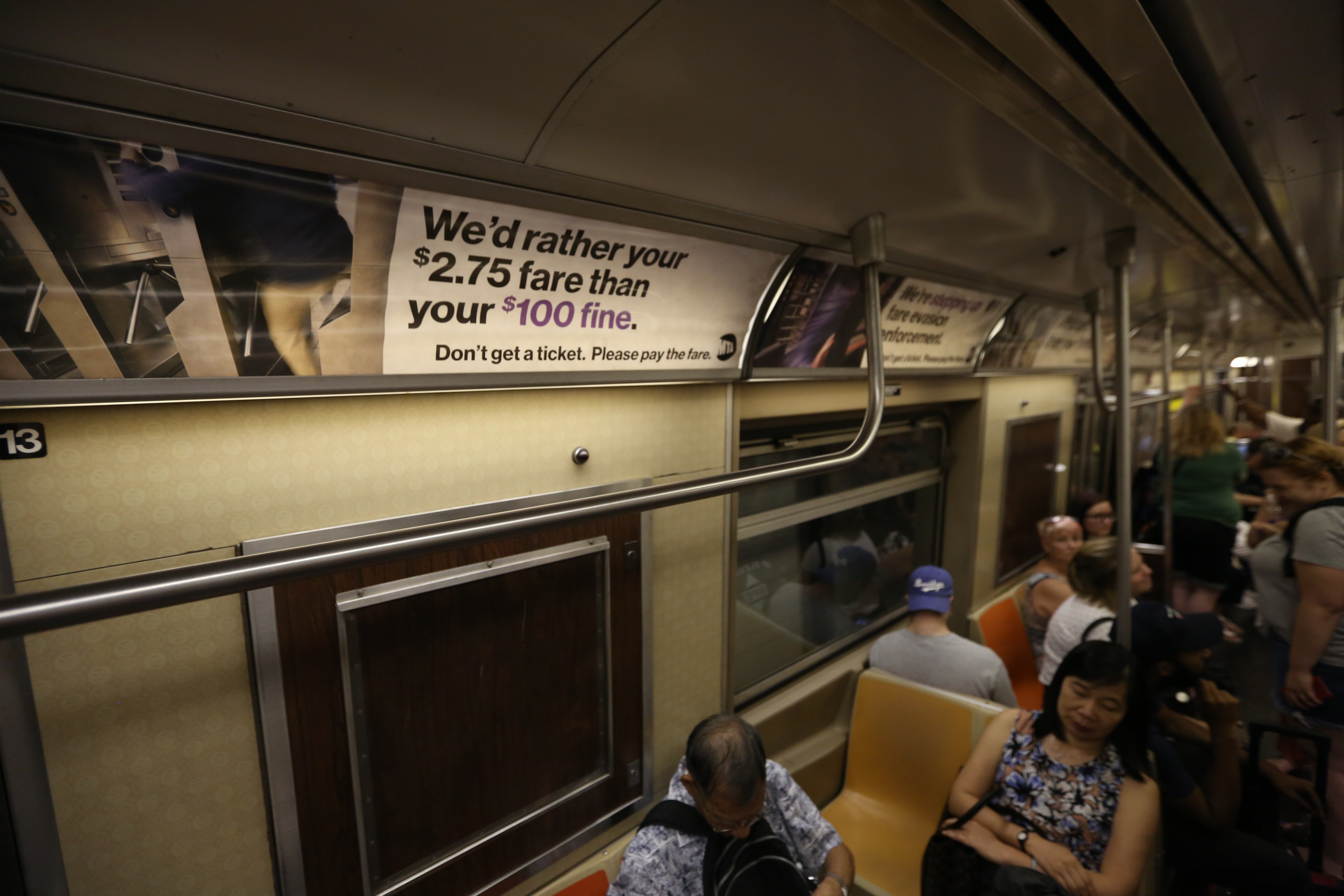 MTA lanza campaña para disuadir a quienes no pagan el pasaje