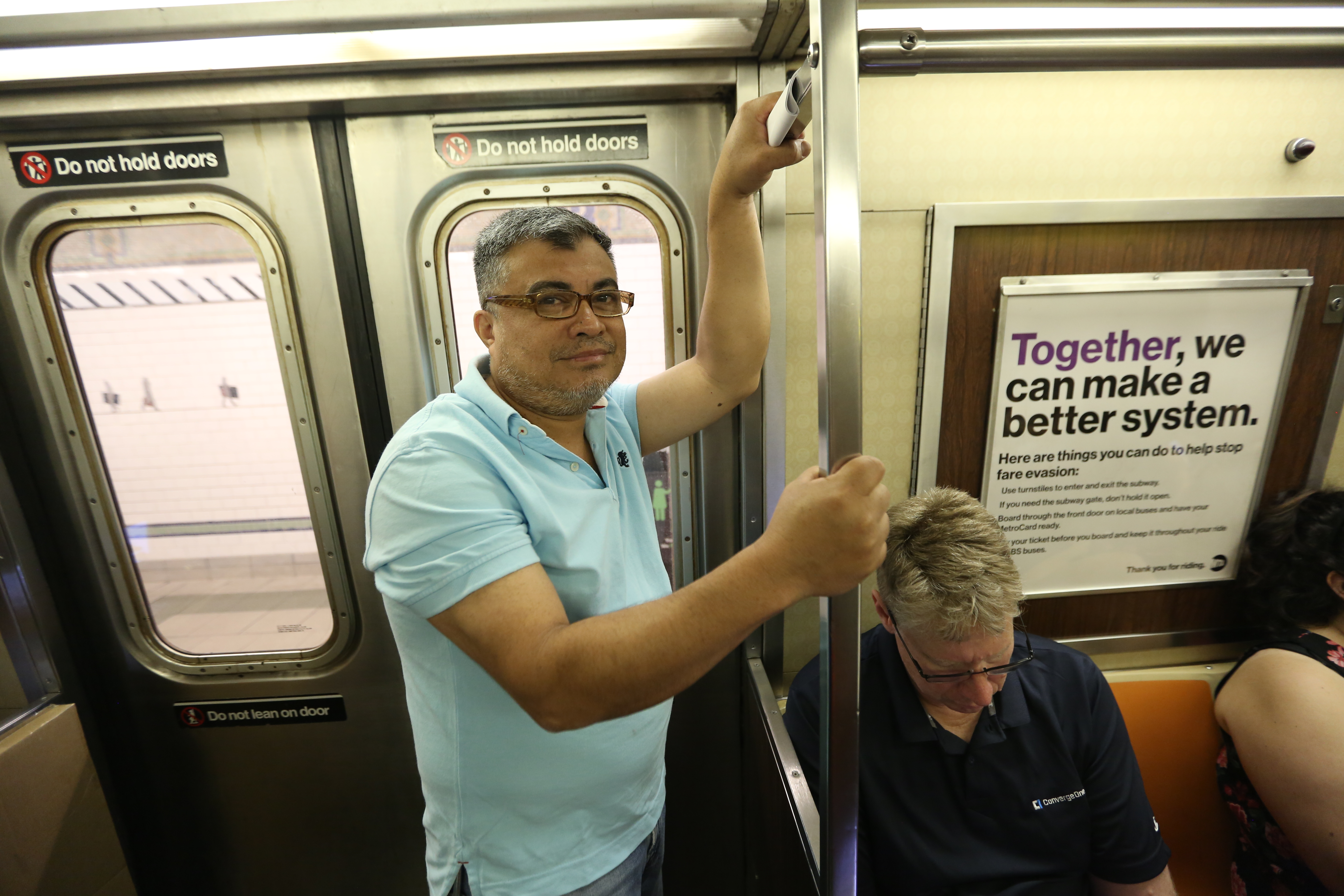 MTA lanza campaña para disuadir a quienes no pagan el pasaje