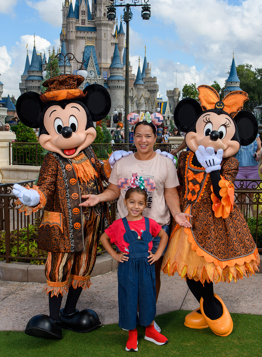 Adamari López y Alaïa en Disney World