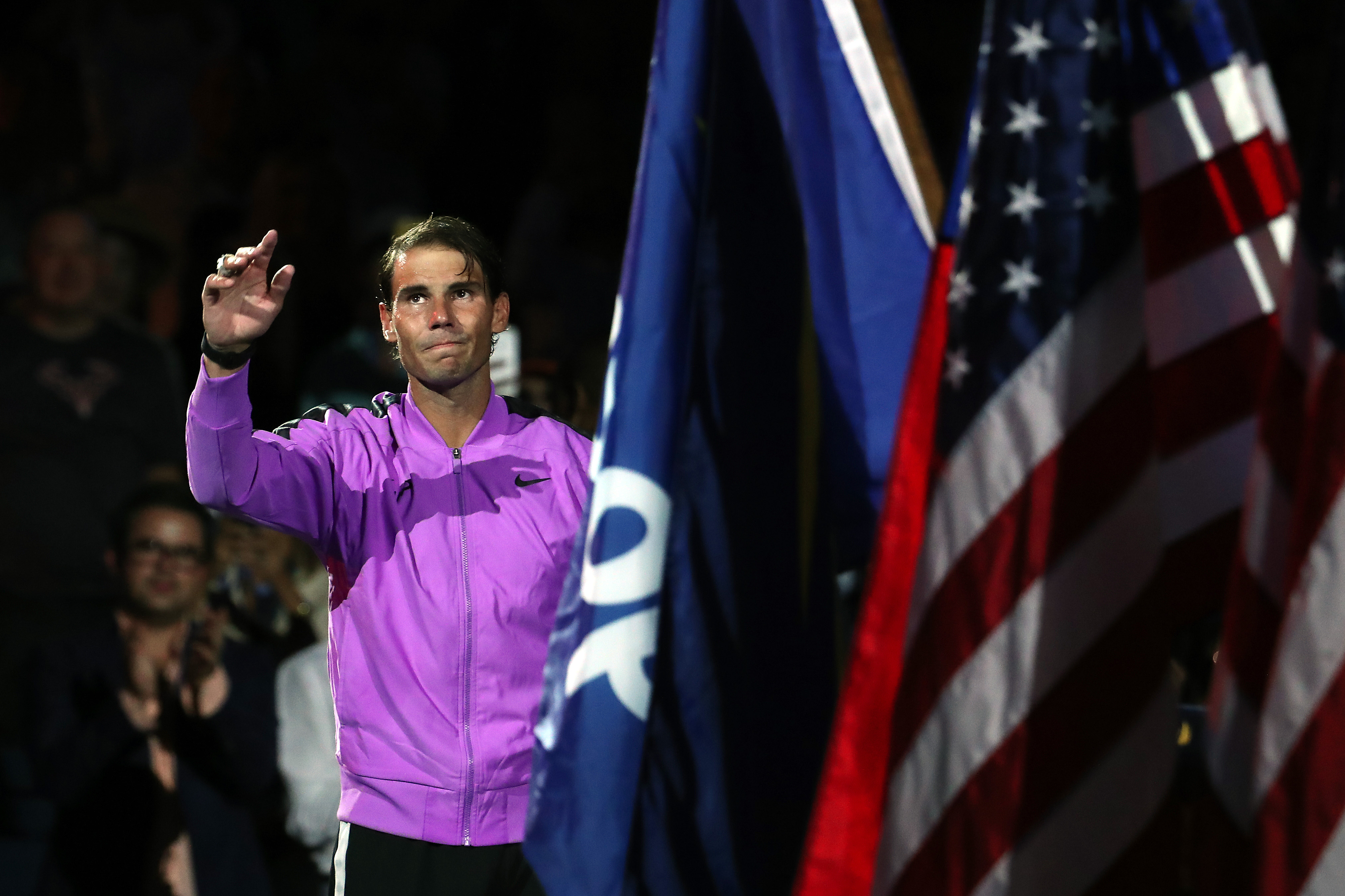 Nadal saluda al público del Arthur Ashe antes de la entrega del trofeo. / Foto: Getty Images