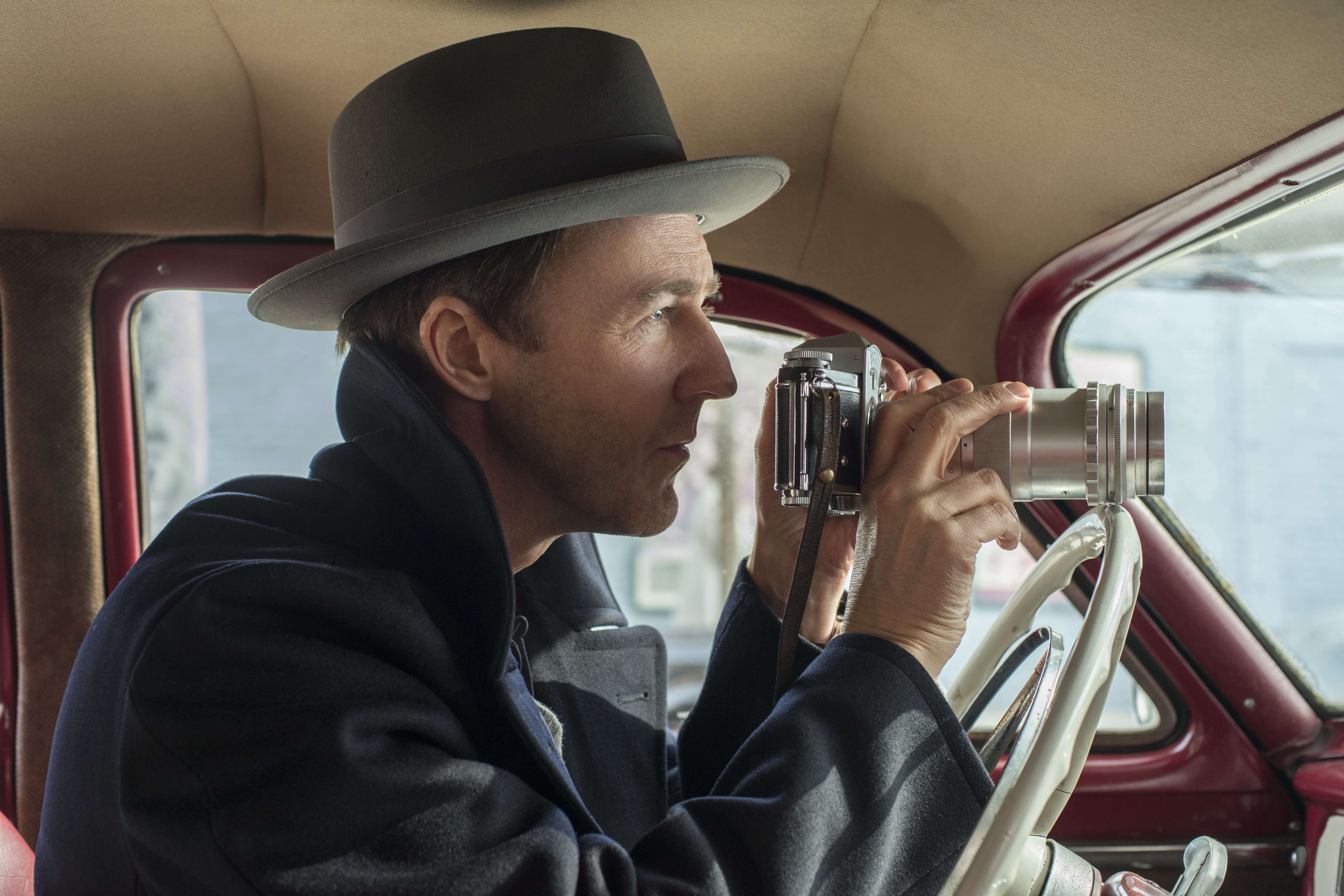 Edward Norton como Lionel Essrog en Motherless Brooklyn.