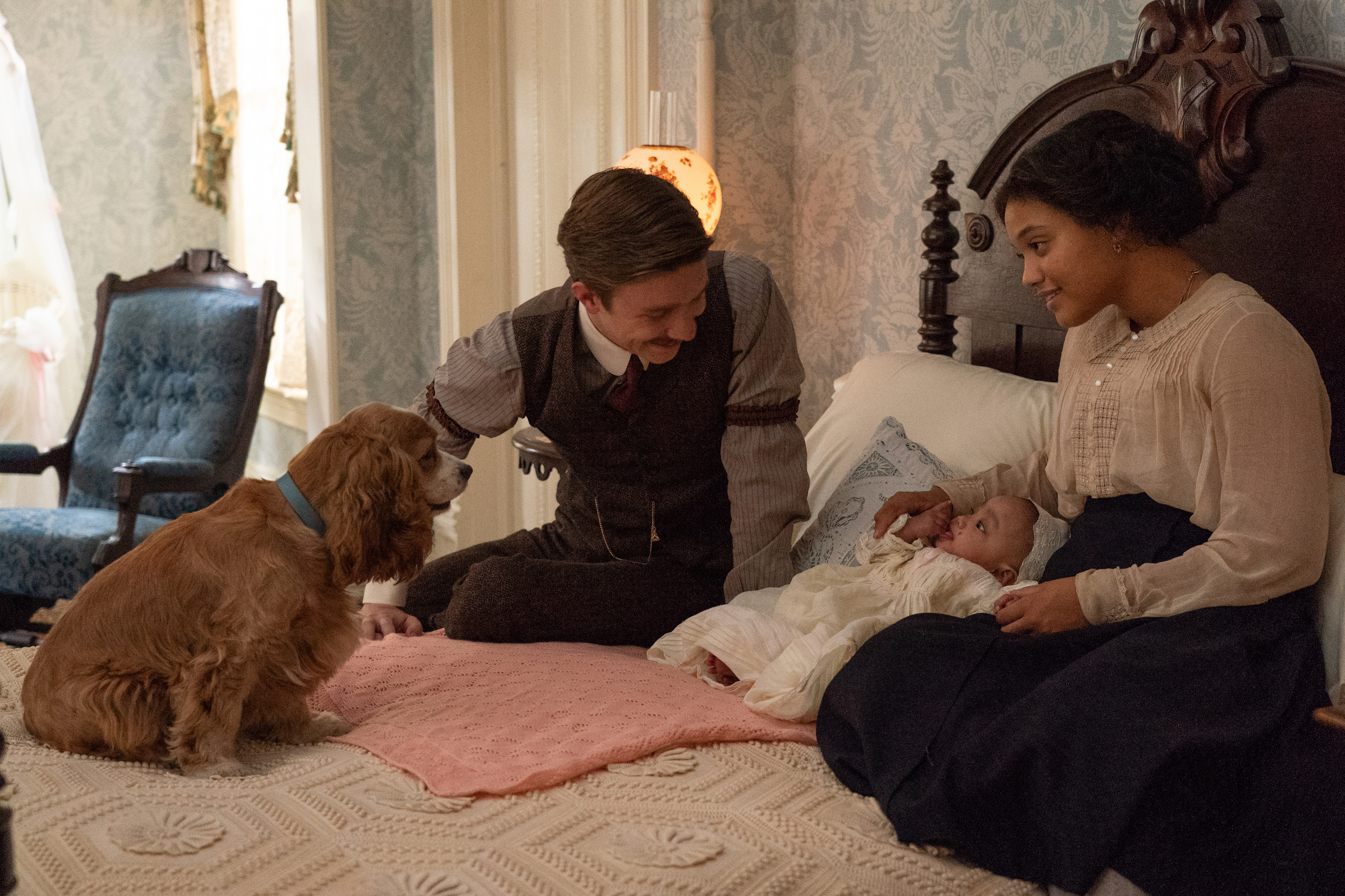 Una escena de la nueva versión live-action de Lady and the Tramp con Thomas Mann y Kiersey Clemons. / Foto: Disney