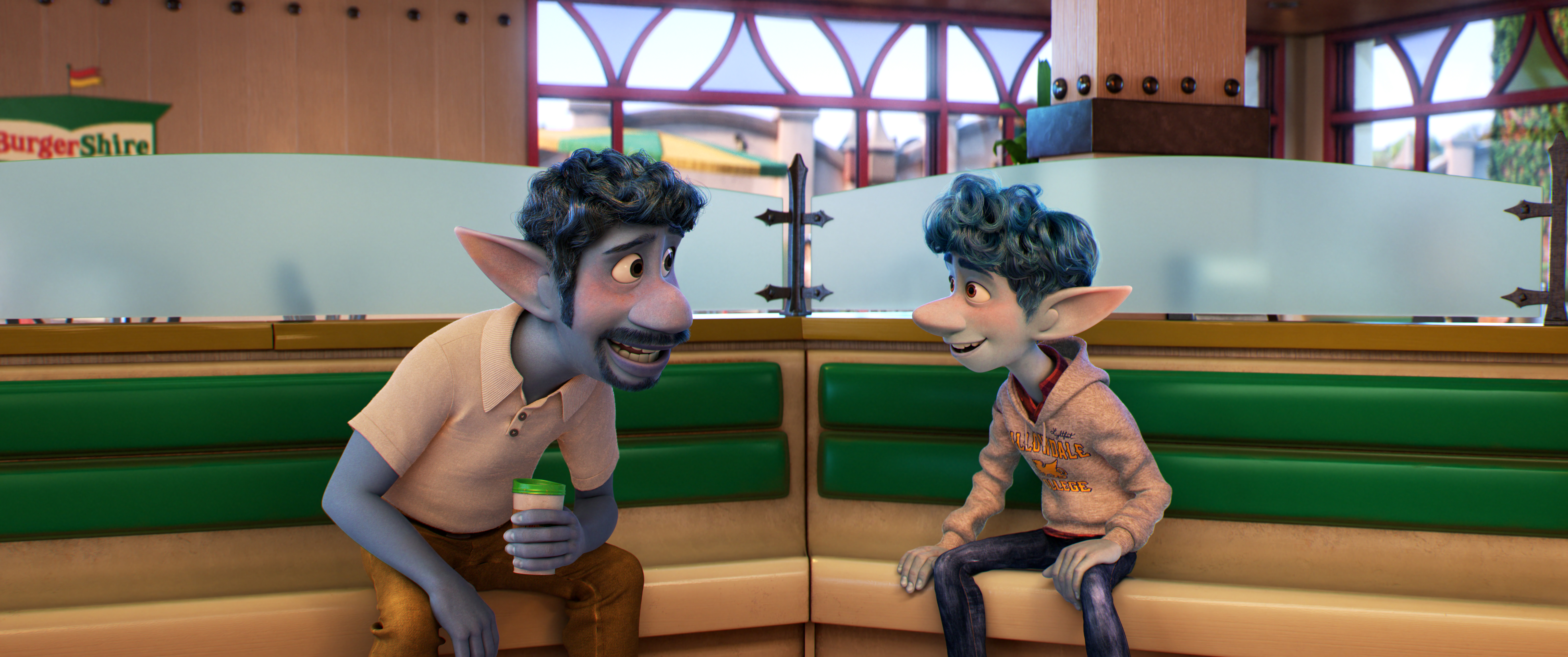 Gaxton -izq.- con Ian en un momento de "Onward". / Foto: Disney · Pixar