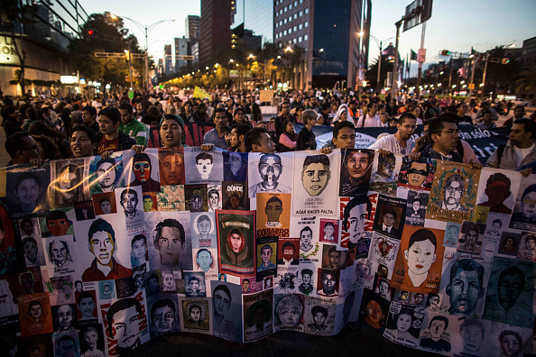 Exigen justicia en el caso Ayotzinapa.