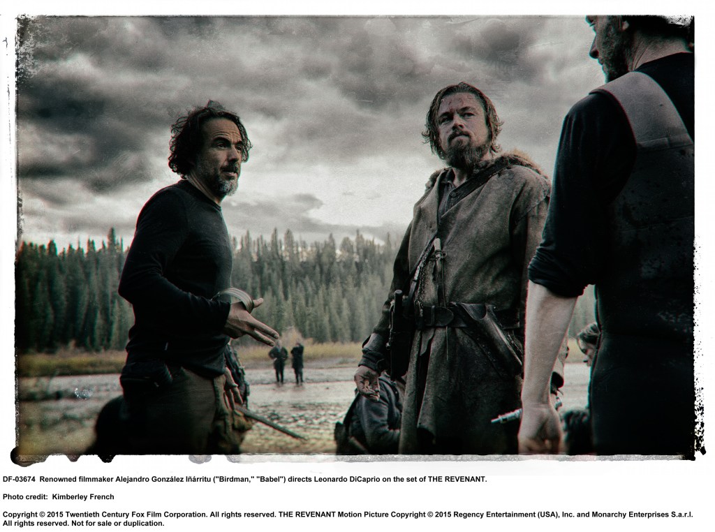 Alejandro G. Iñárritu (izq.) en el rodaje de 'The Revenant', con Leonardo DiCaprio (der.).