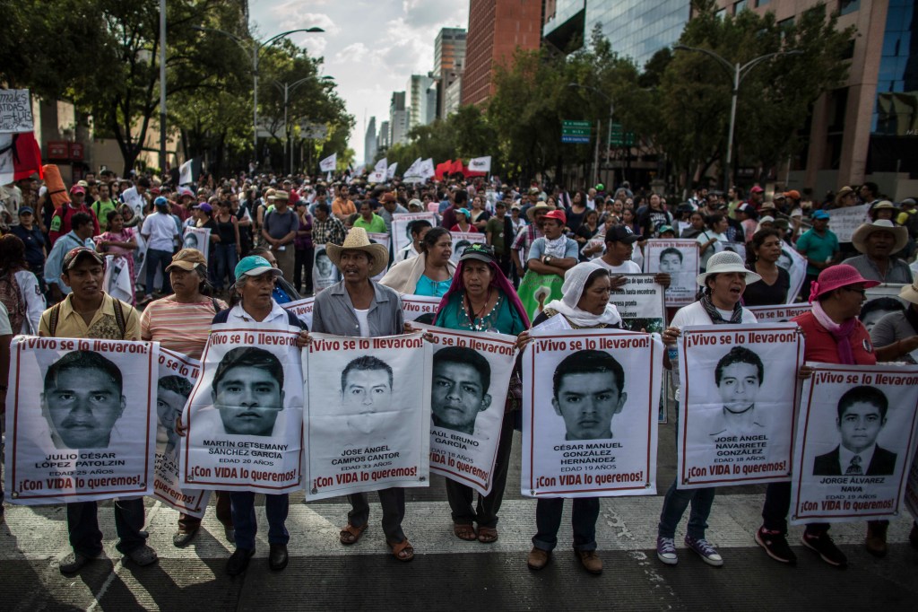 Los 43 estudiantes de Ayotzinapa llevan desaparecidos más de 11 meses.
