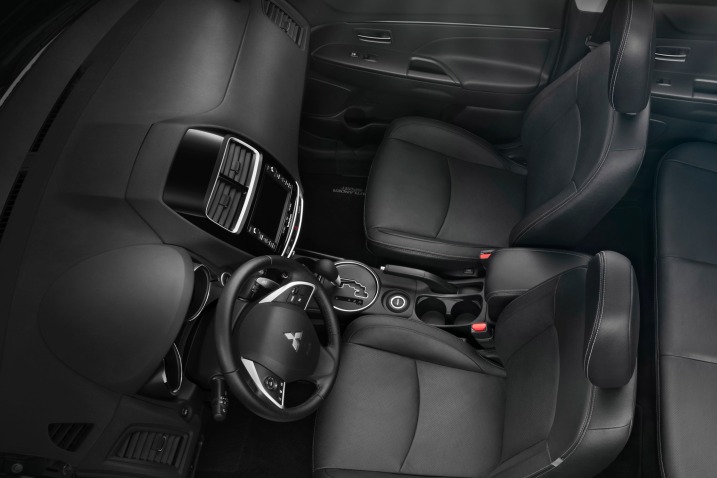 mitsubishi outlander interior