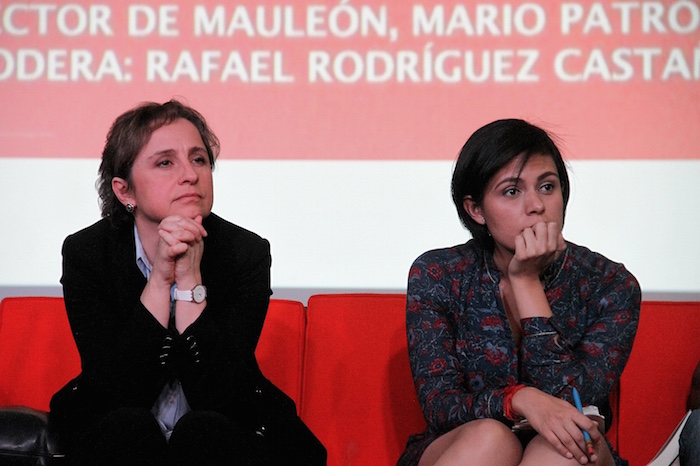 Las periodistas Carmen Aristegui y Mónica Ocampo durante la presentación del libro “Ayotzinapa: La Travesía de las Tortugas”.