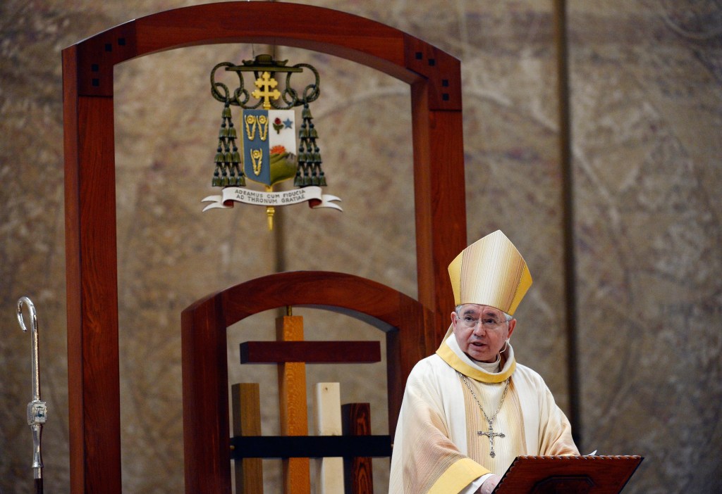 El  arzobispo de Los Ángeles, José Gómez, manifestó su “profunda preocupación” por la ley de suicidio asistido ABX2 15 aprobada ayer en el Senado de California. /EFE