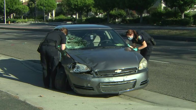 El auto fue localizado a dos cuadras de la escena. / KTLA