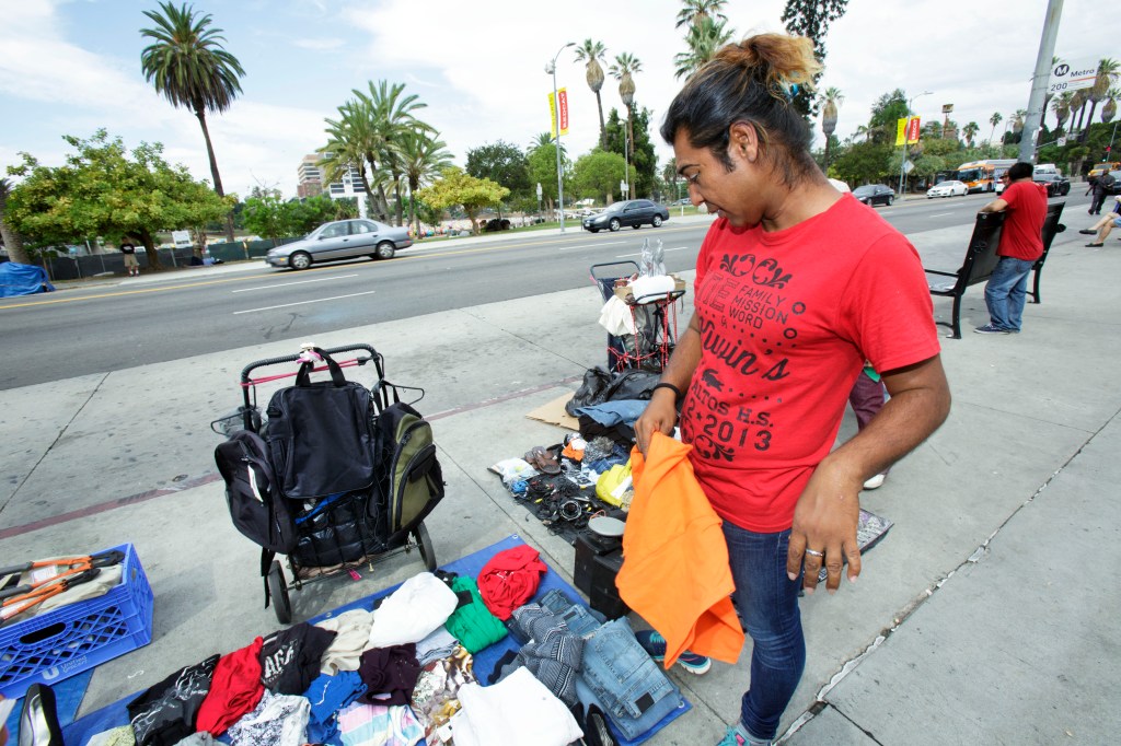 Alexa Montero tambien se ve en la necesidad de vivir en la calle ante la falta de recursos para pagar una renta.